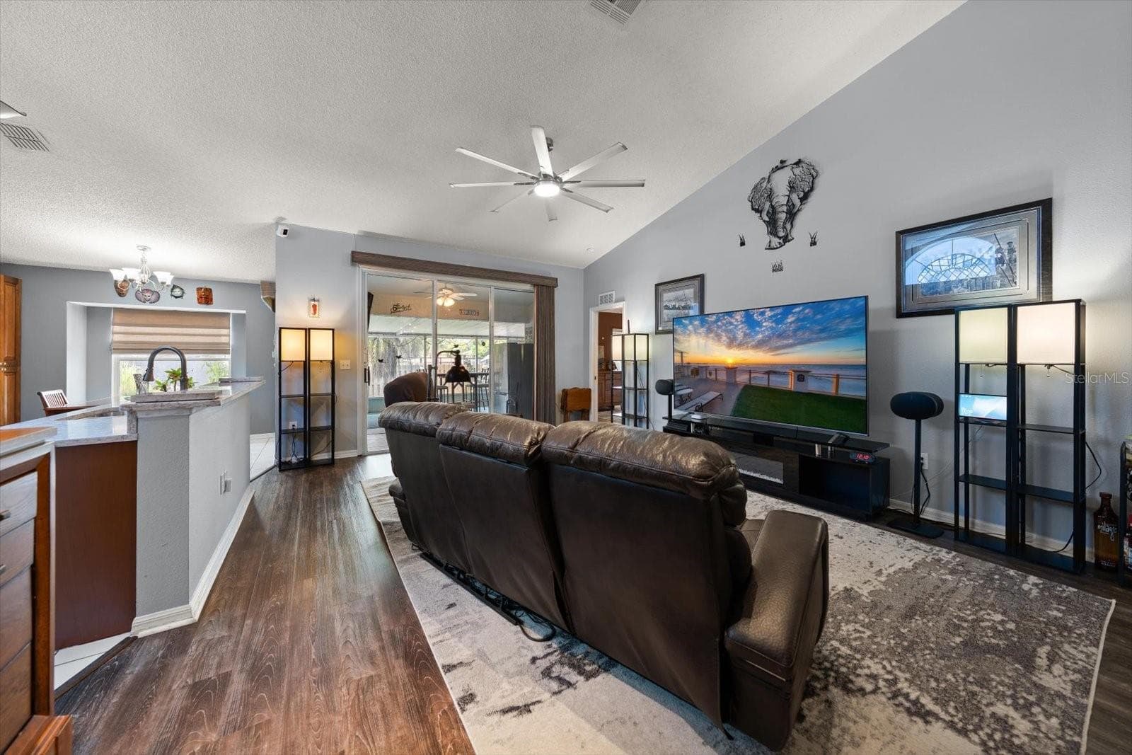 2511 Estancia Blvd photo 5