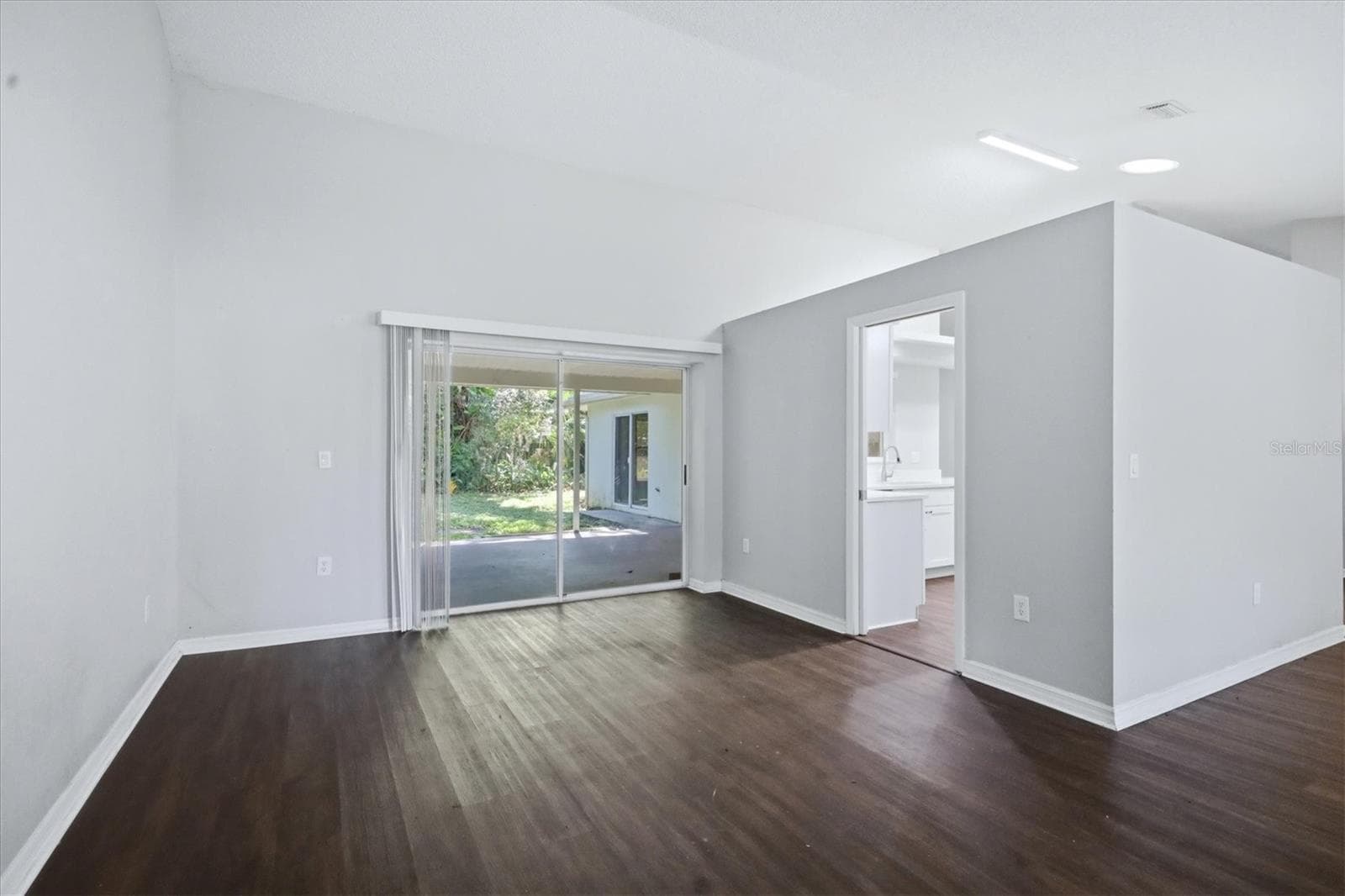 4537 Chimney Creek Dr photo 5