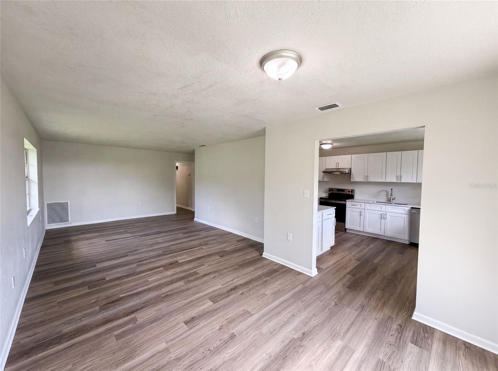 4918 Denise Ave photo 4