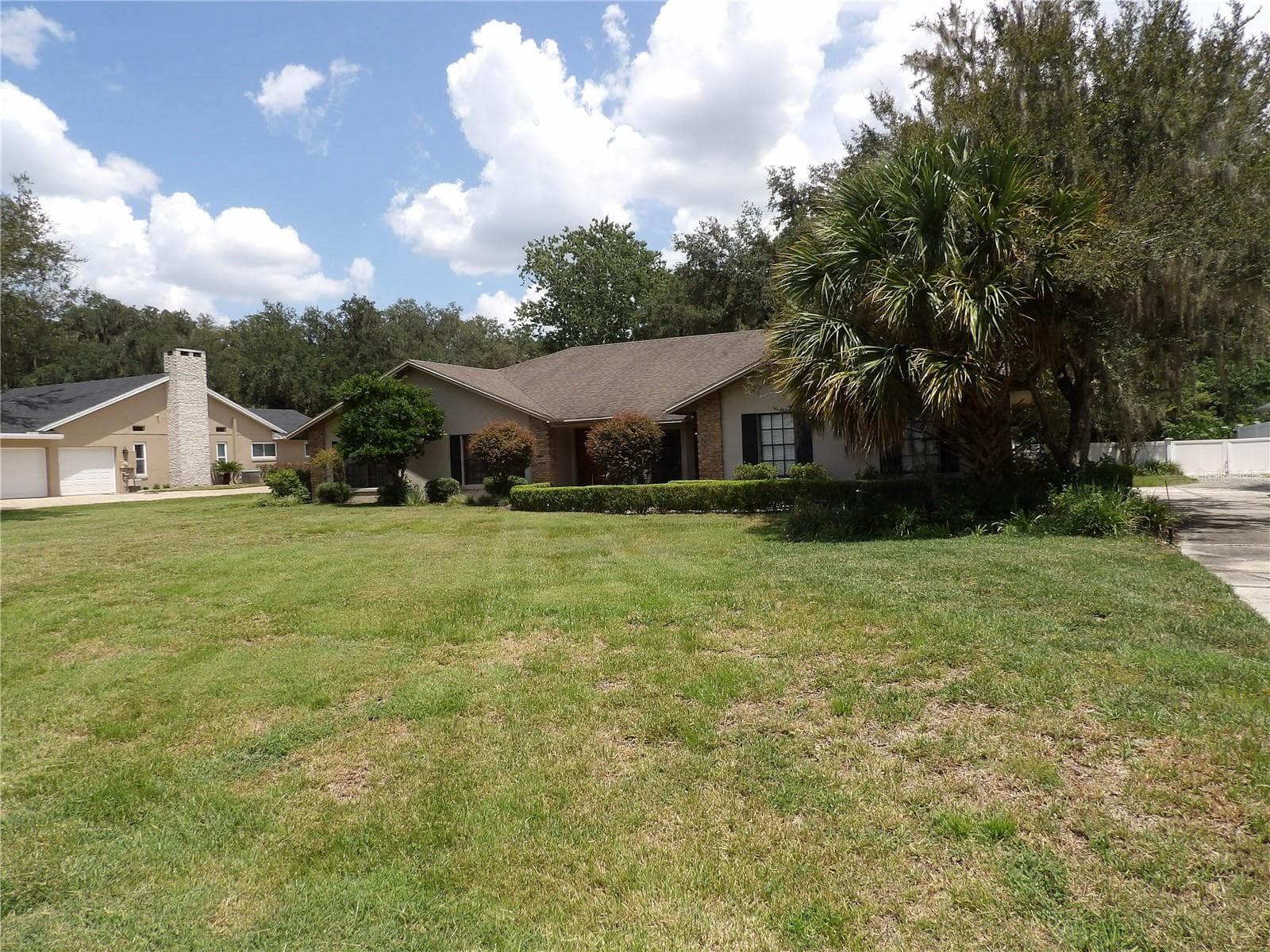 6282 Forestwood Dr E photo 2