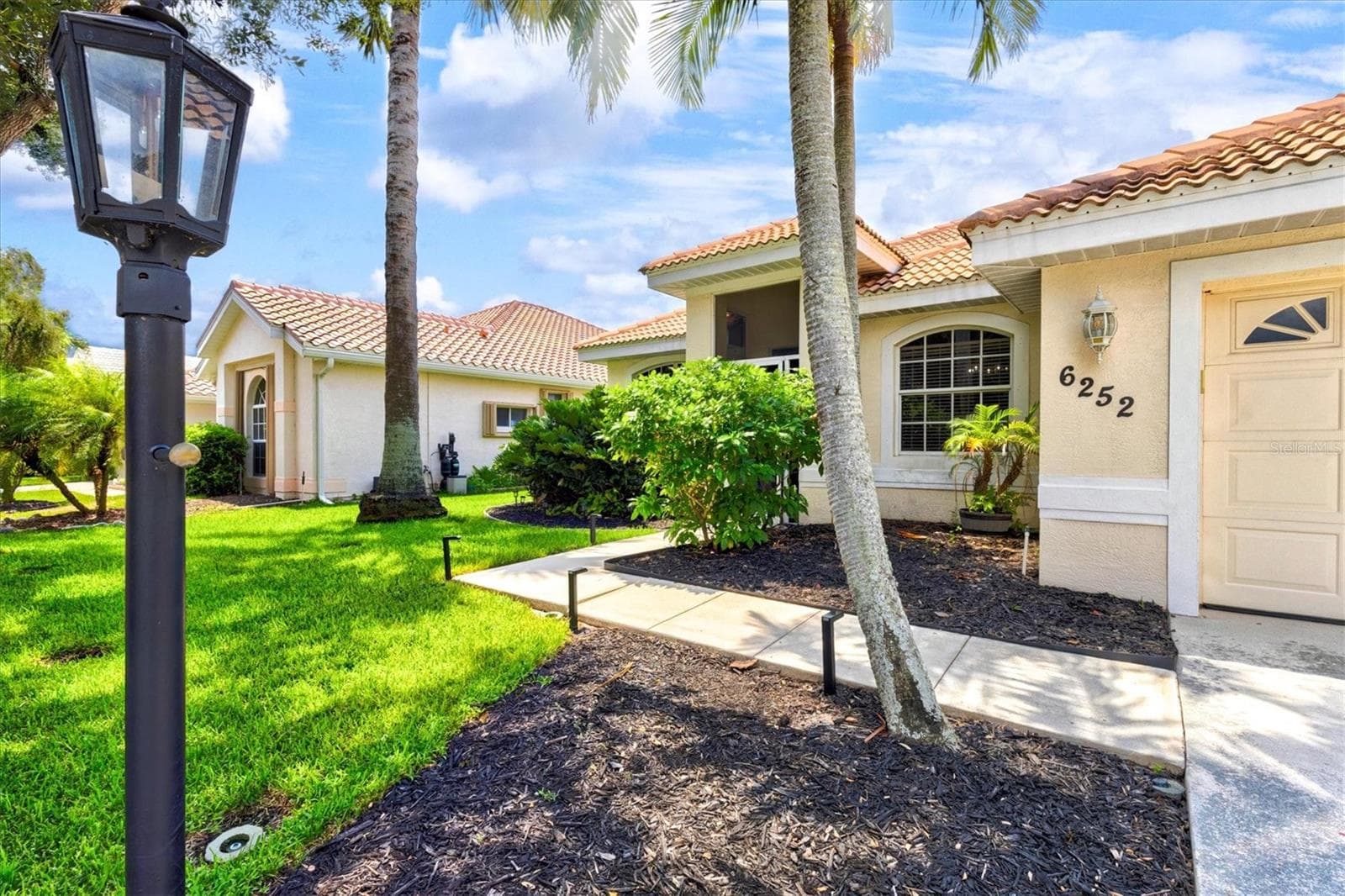 6252 Donnington CT photo 2