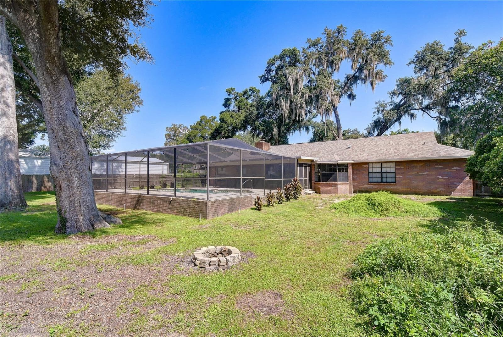 1101 Oakridge Manor Dr photo 3