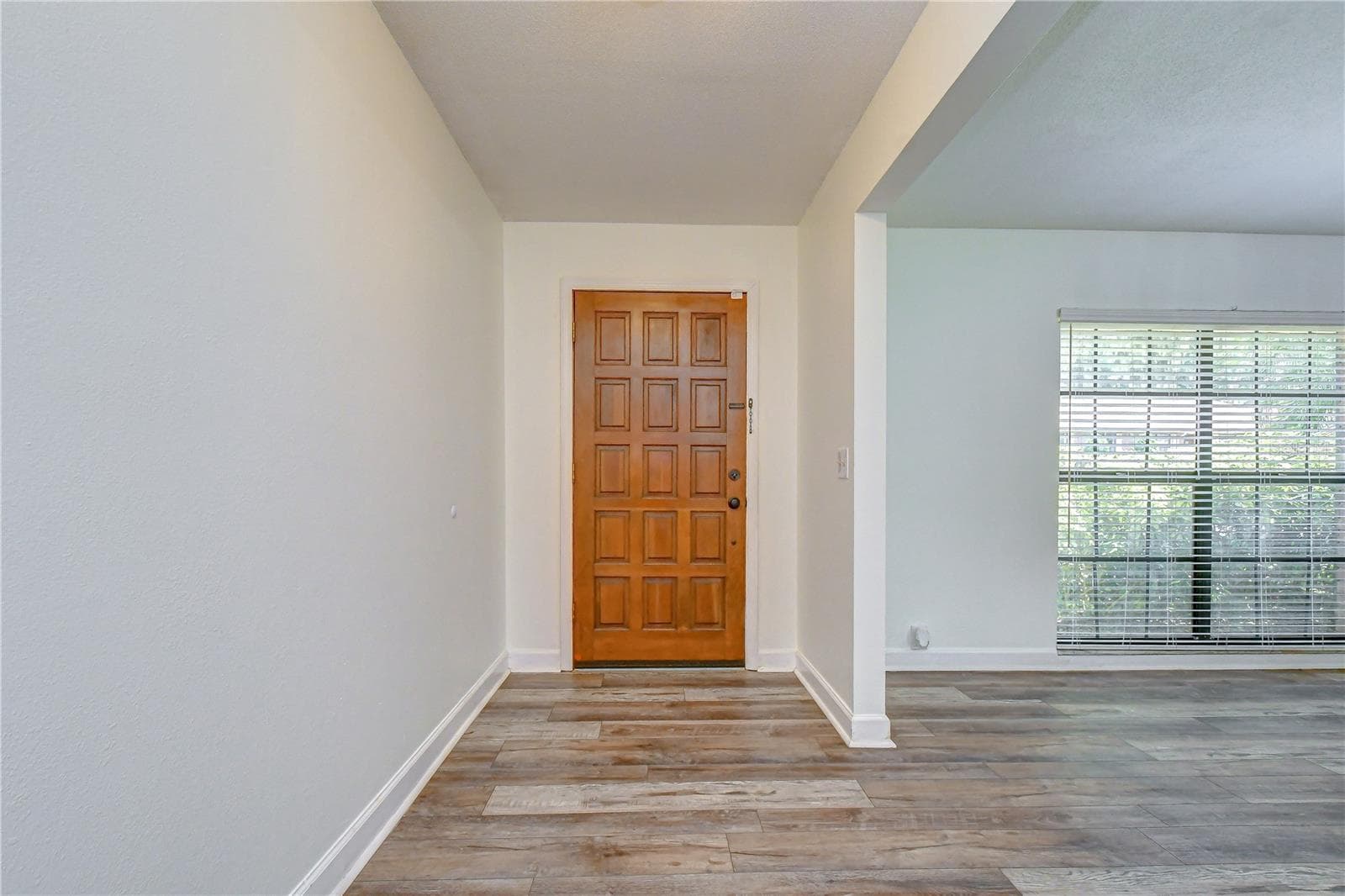 1101 Oakridge Manor Dr photo 4