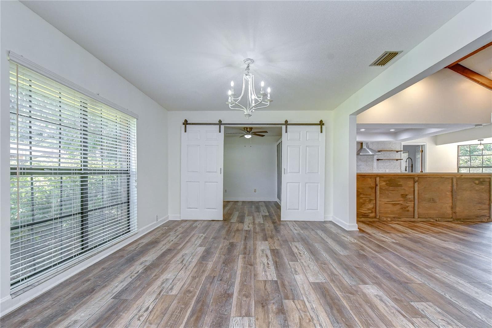 1101 Oakridge Manor Dr photo 5