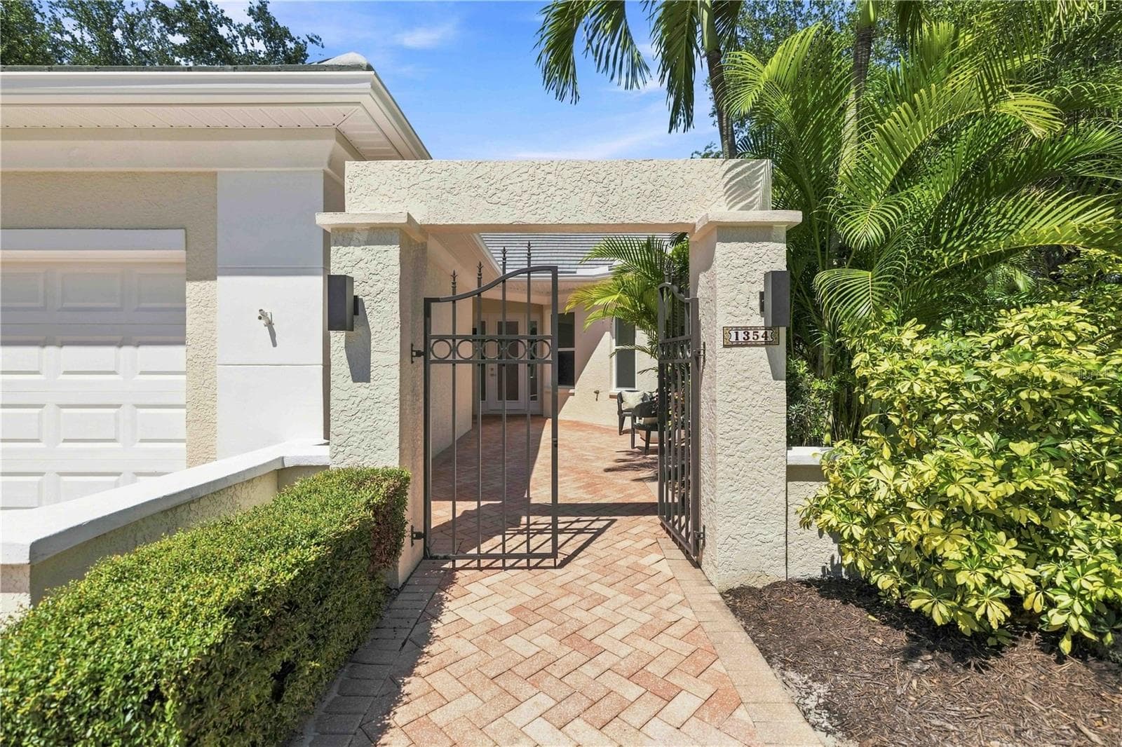 1354 Tearose Pl photo 4