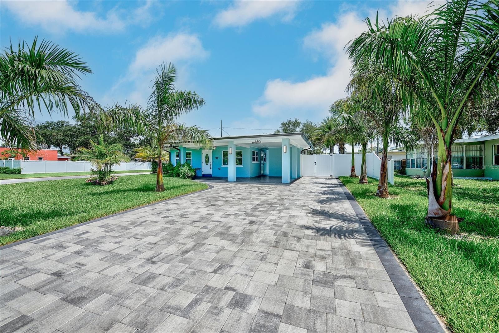 2425 Baywood Dr E photo 2