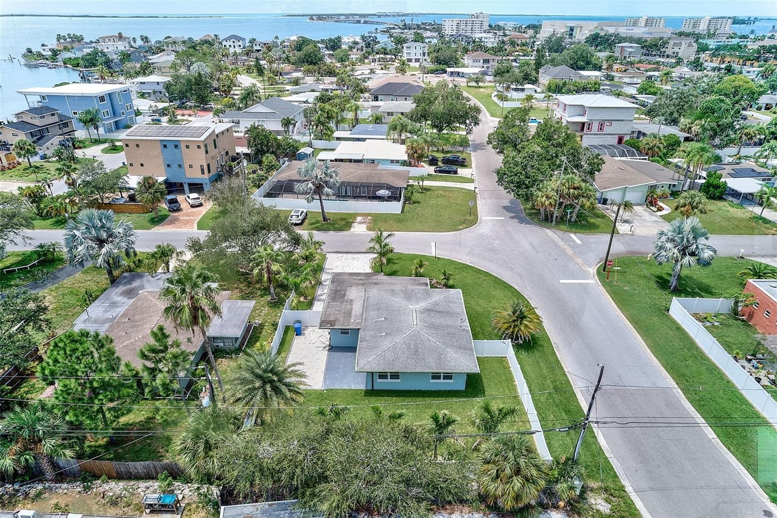 2425 Baywood Dr E photo 4