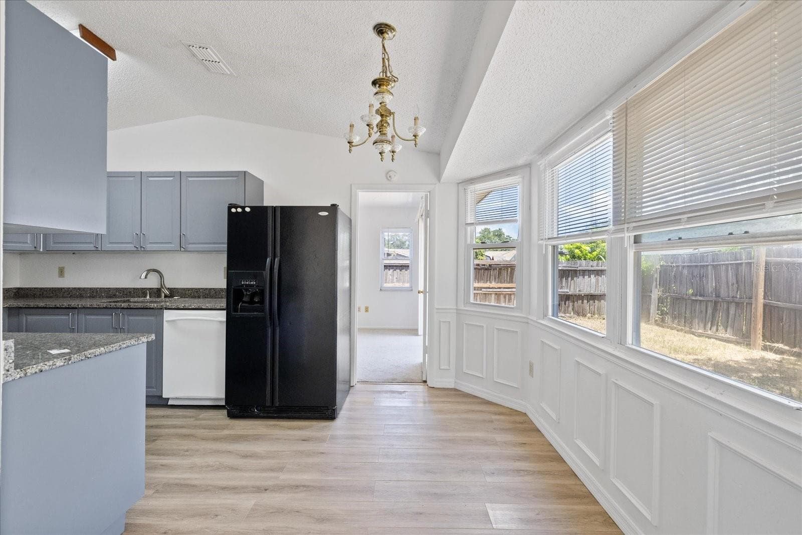 5102 Meadowlark Ln photo 3
