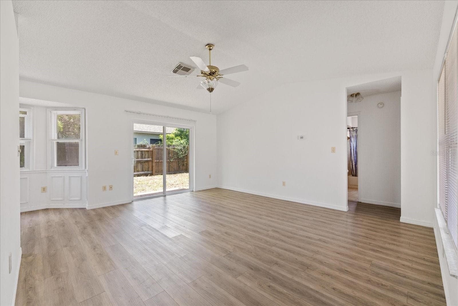 5102 Meadowlark Ln photo 4