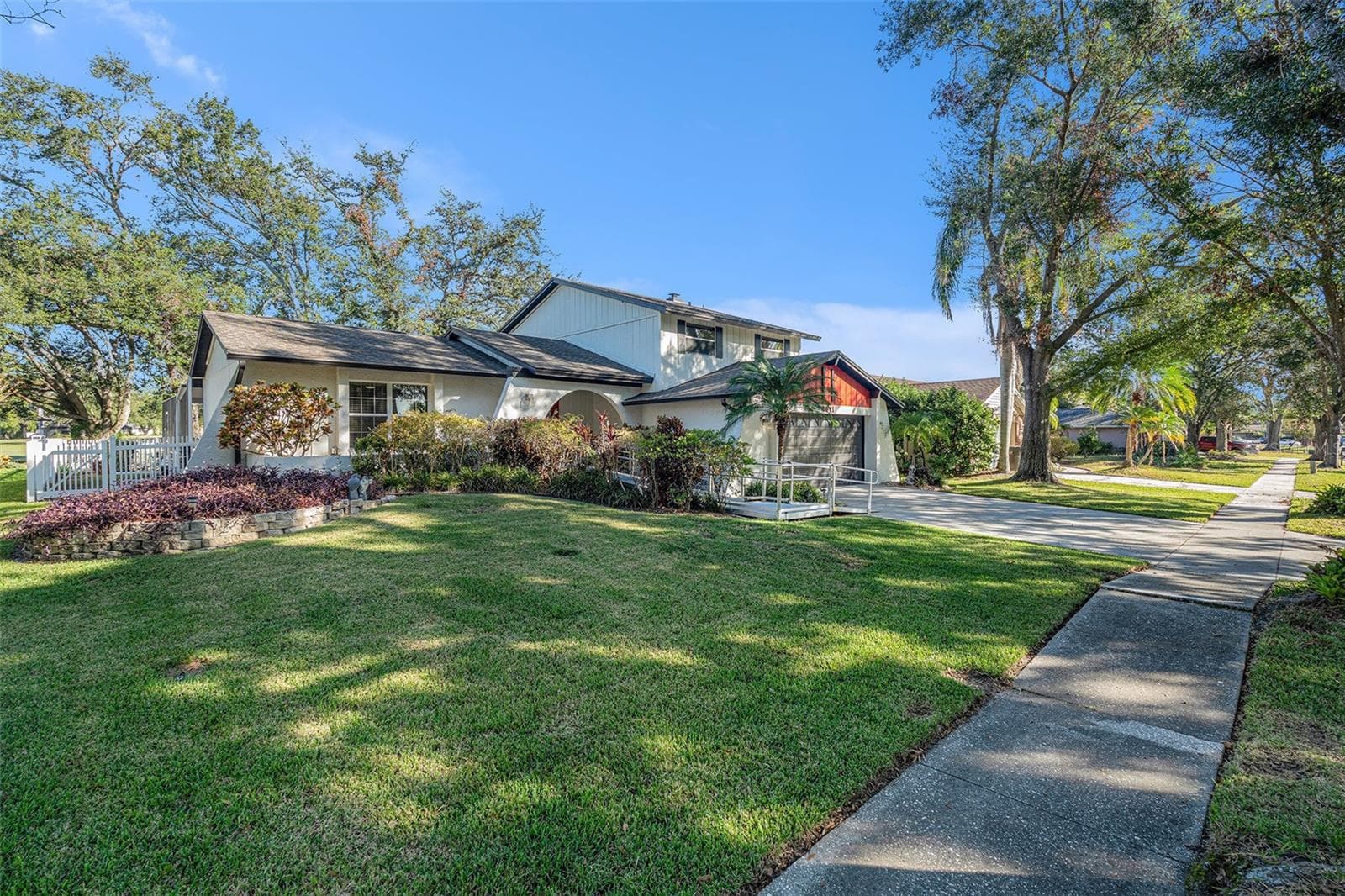 4611 Landscape Dr photo 2