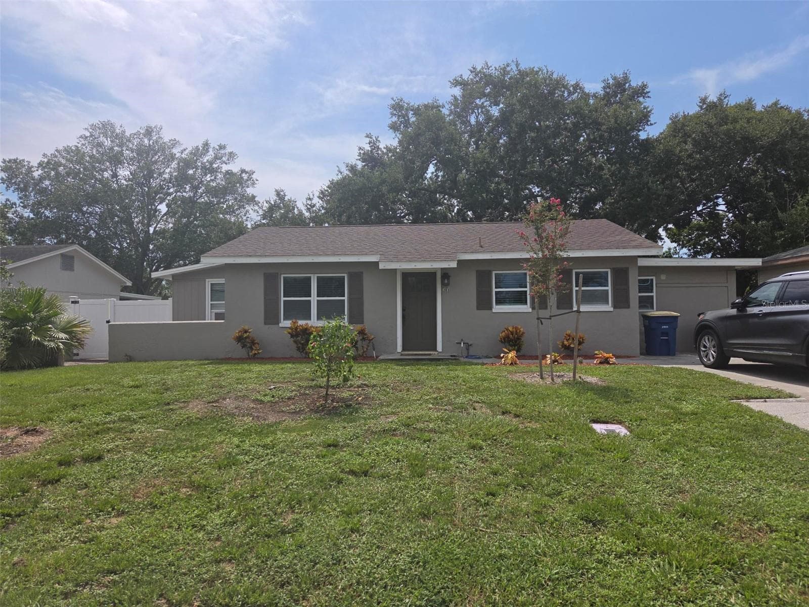 20 S Saturn Ave photo 2