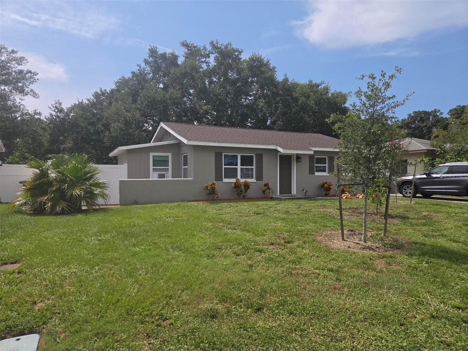 20 S Saturn Ave photo 3