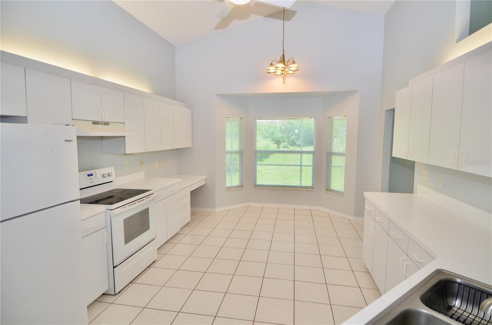 419 25th Dr E photo 4