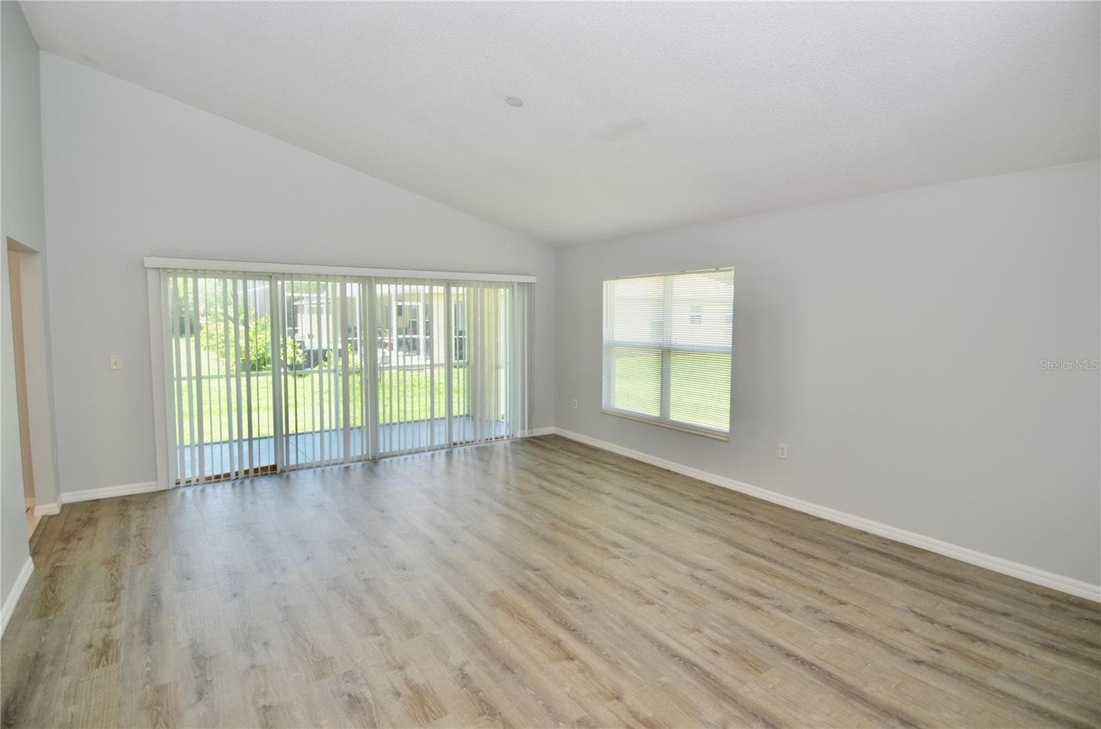 419 25th Dr E photo 5