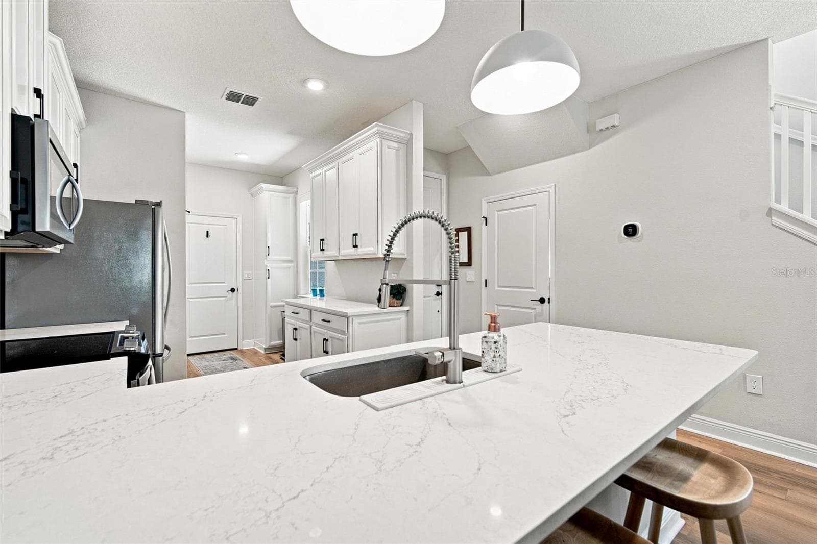 5292 Neil Dr photo 4