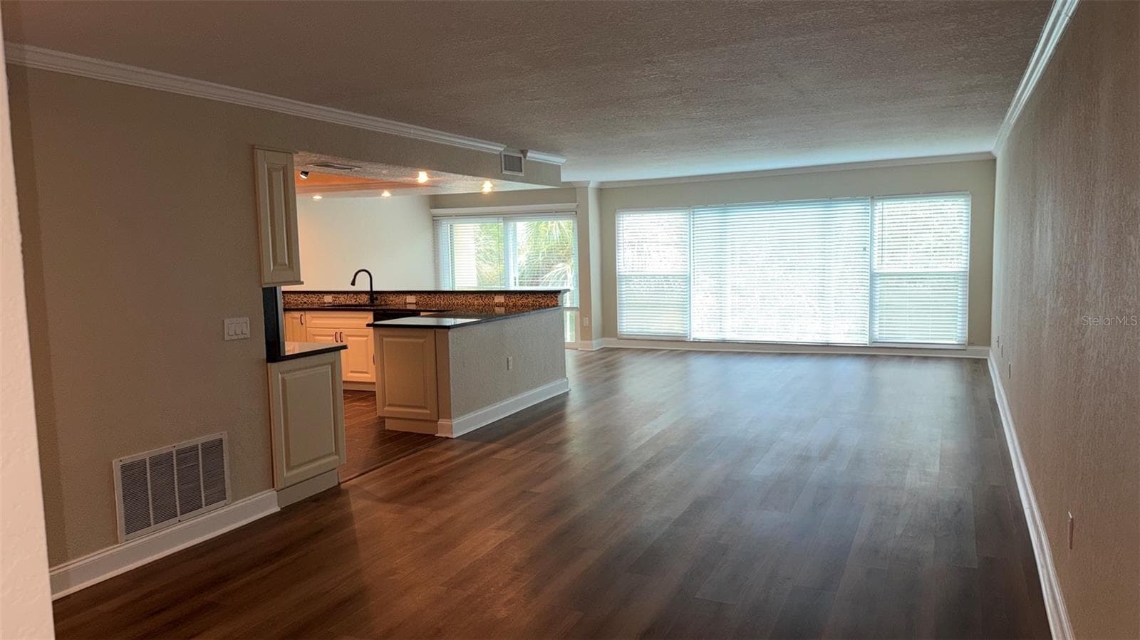 225 Country Club Dr #E346 photo 3