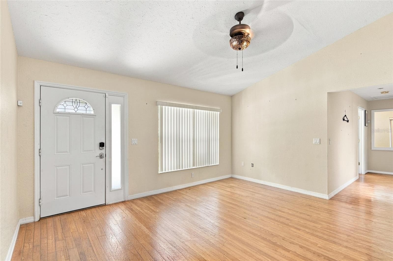 37117 Foxrun Pl photo 4