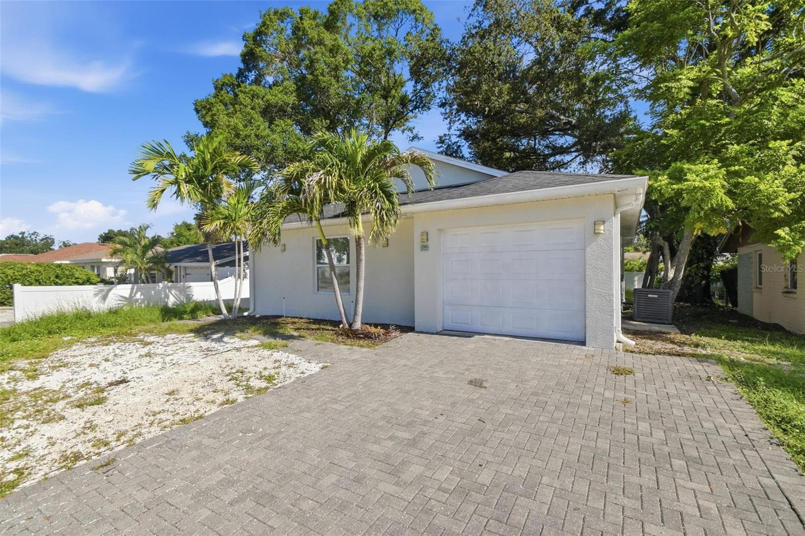 2303 Bahia Vista St photo 3