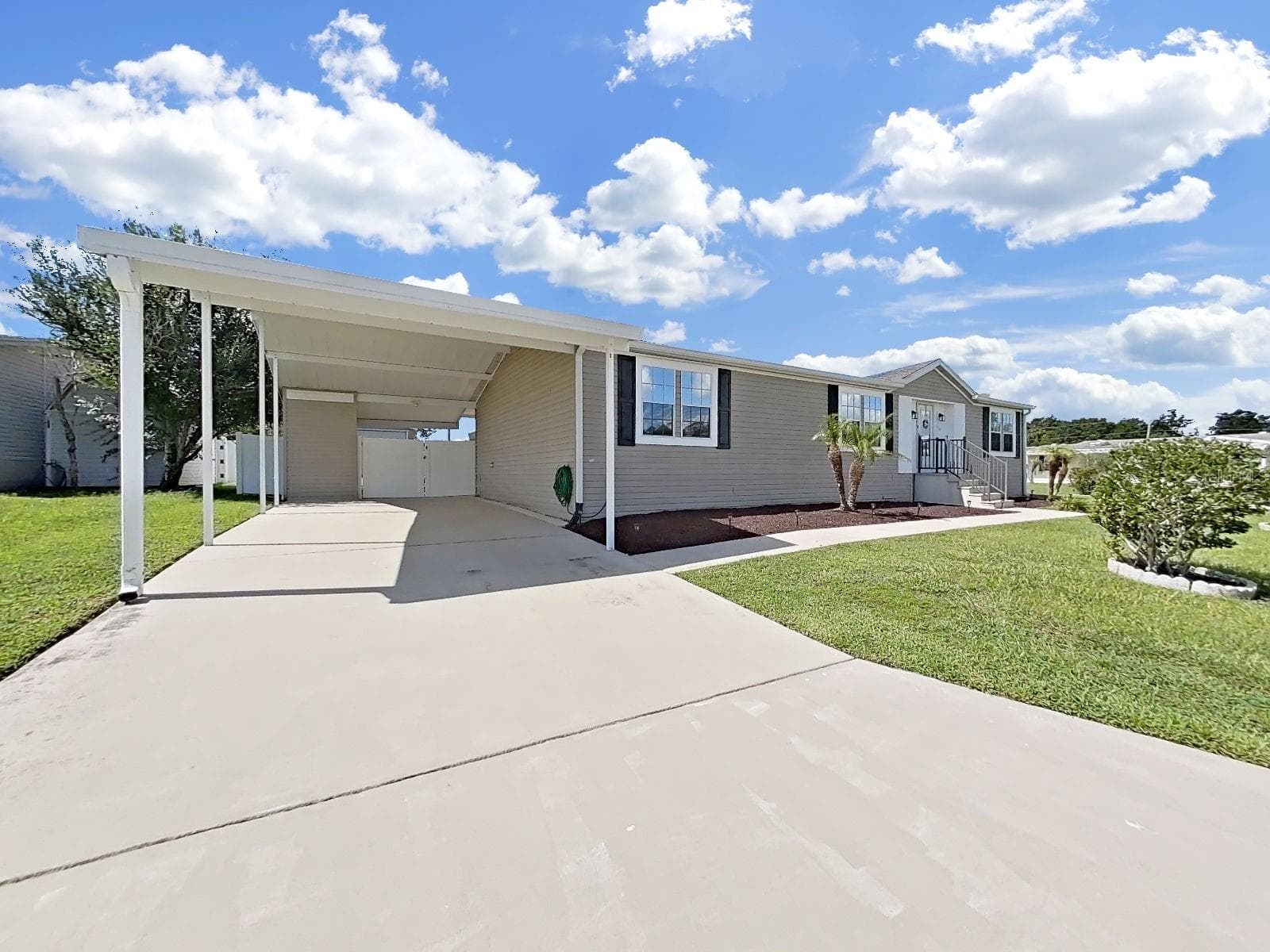 490 Lindsey Dr photo 5