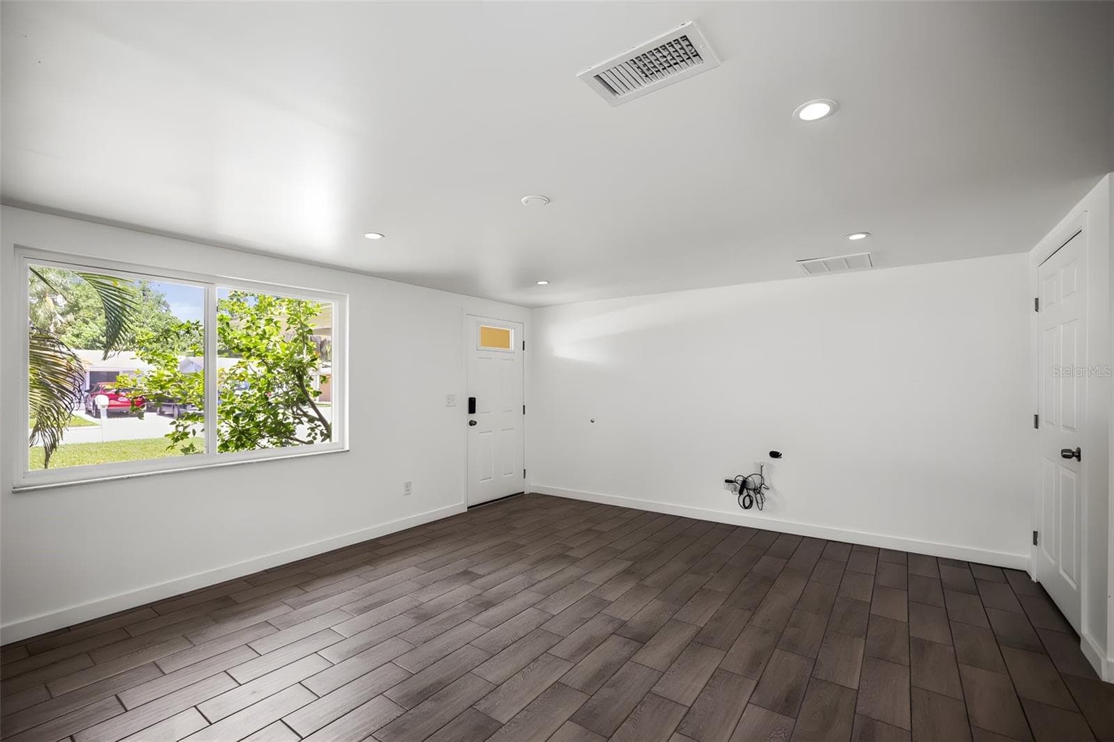 5646 Quist Dr photo 3