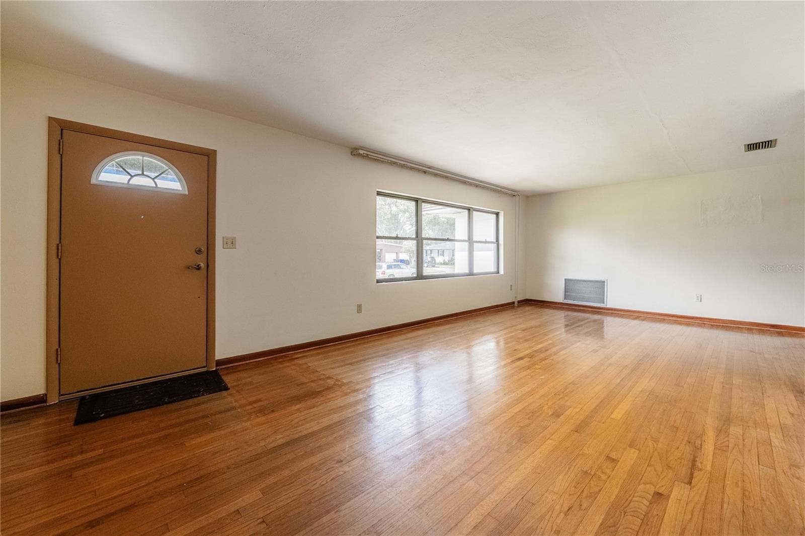 521 Bonnie Dr photo 4