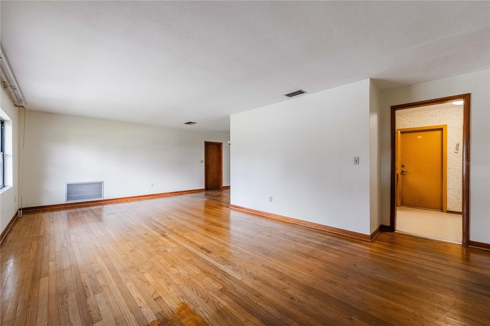 521 Bonnie Dr photo 5