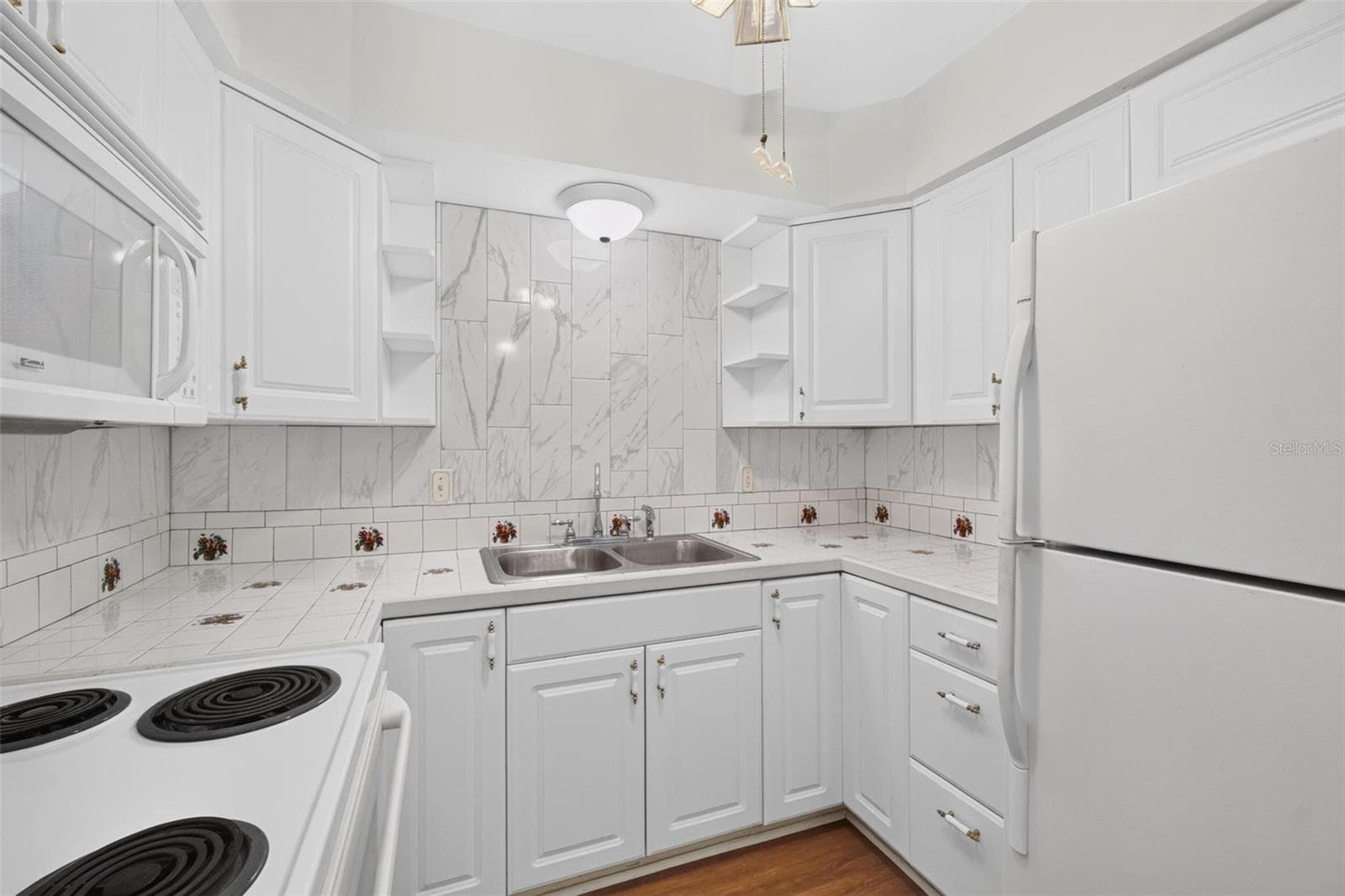 138 36th Ave N #208 W photo 3