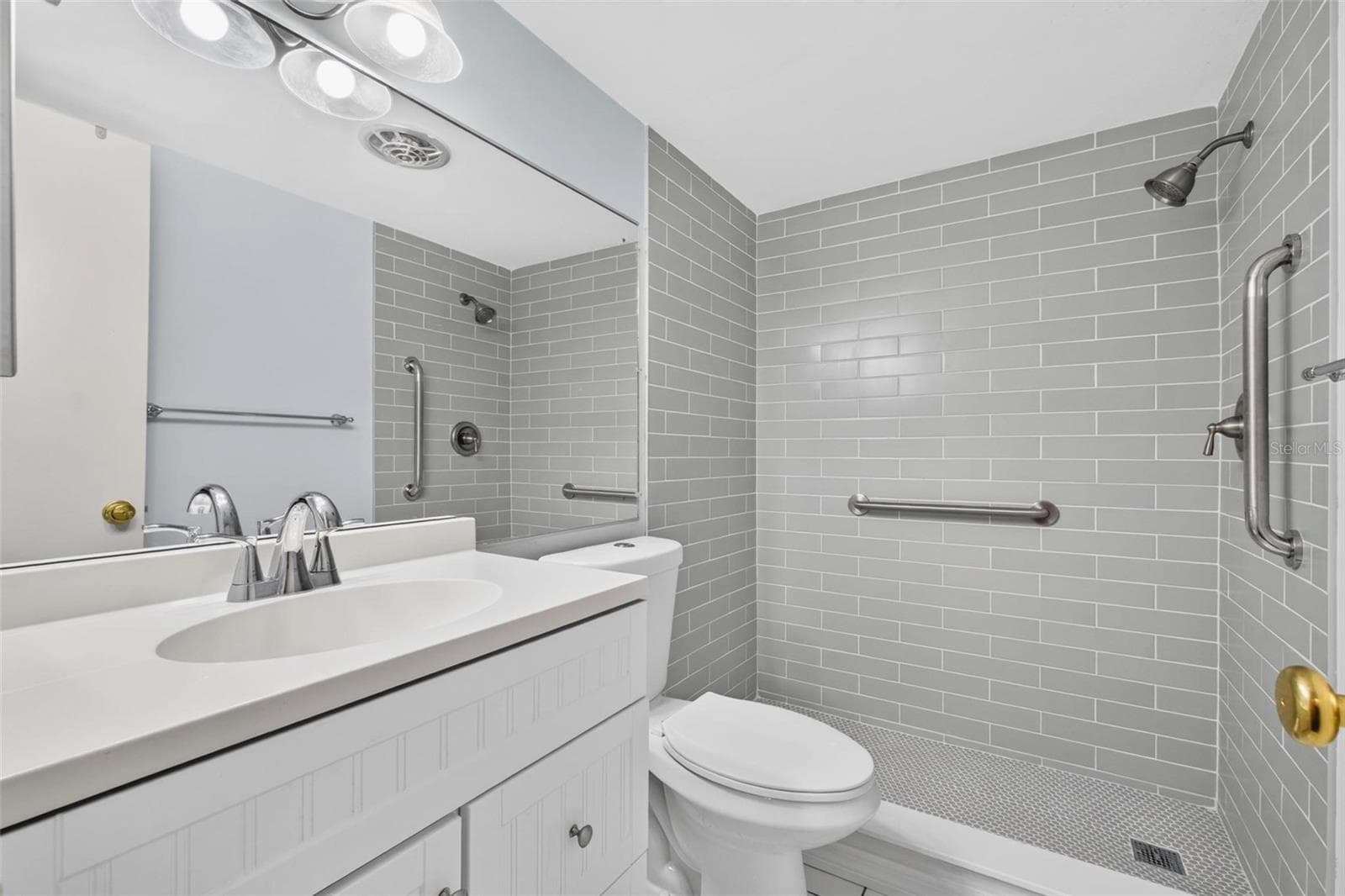 138 36th Ave N #208 W photo 4