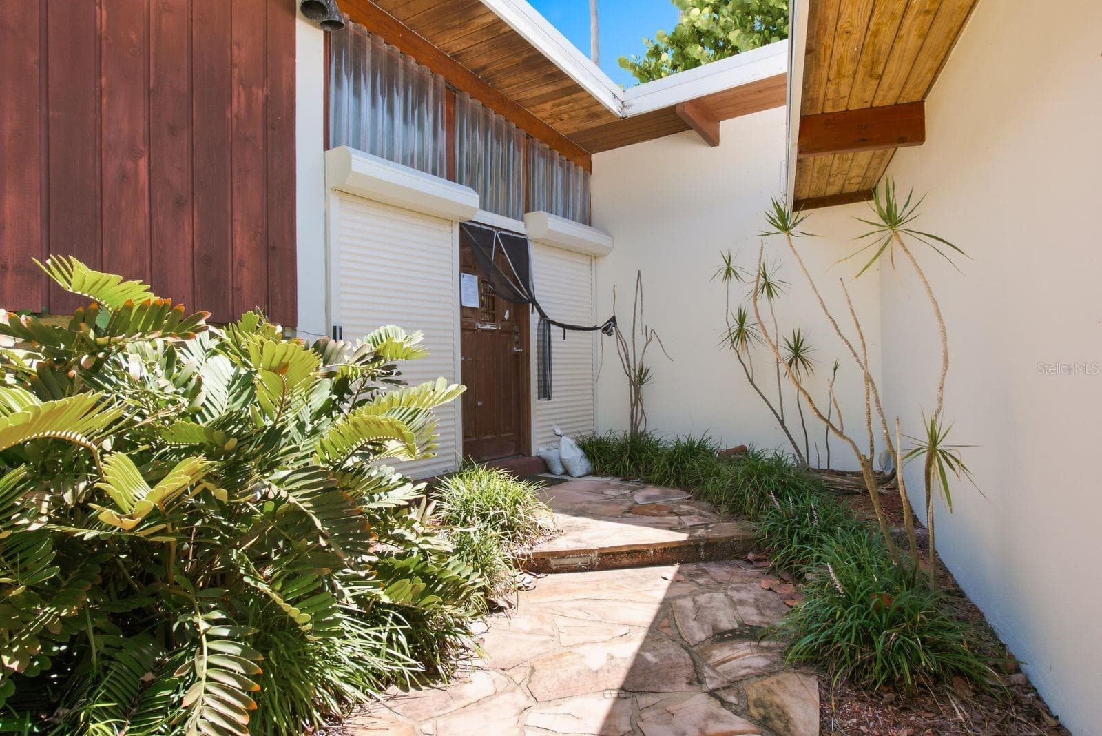 31 Dolphin Dr photo 3