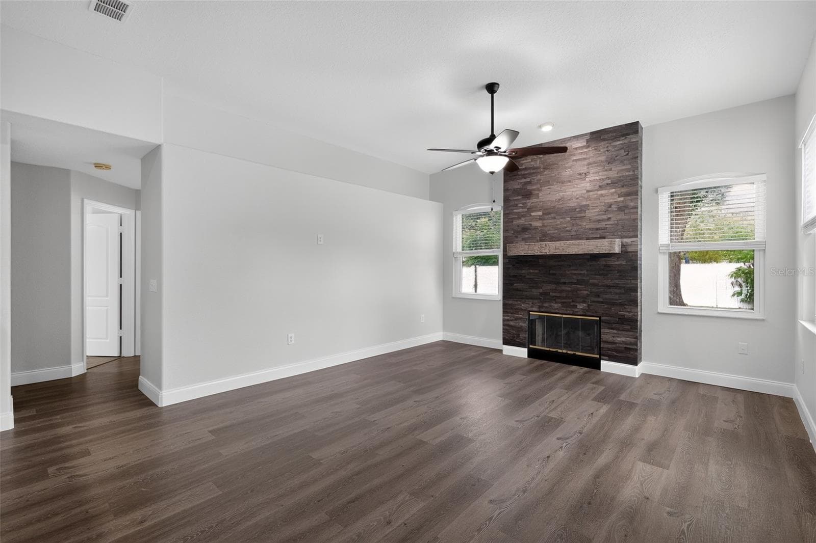 6371 Tierra Vista Cir photo 4