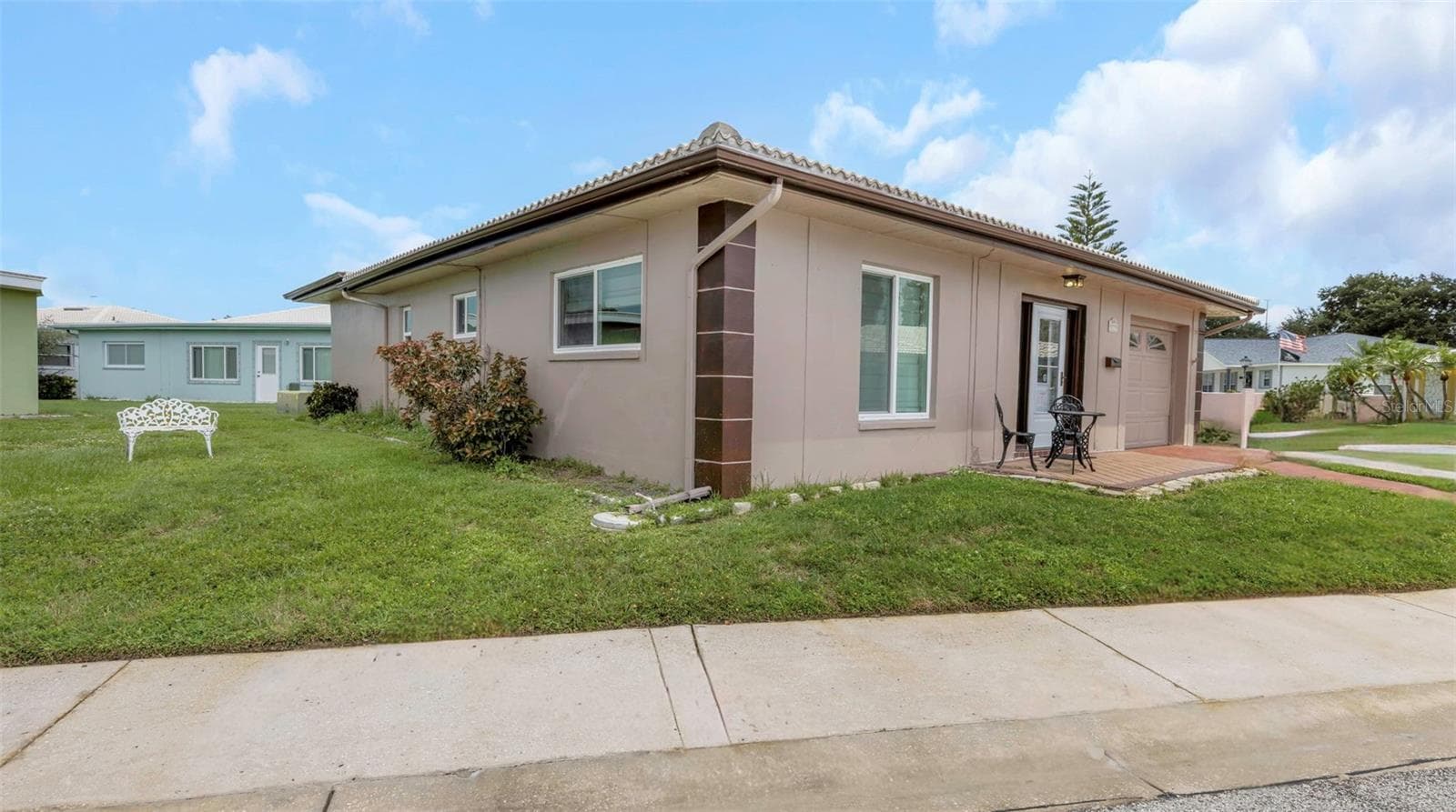 5355 Ferndale Pl N photo 2