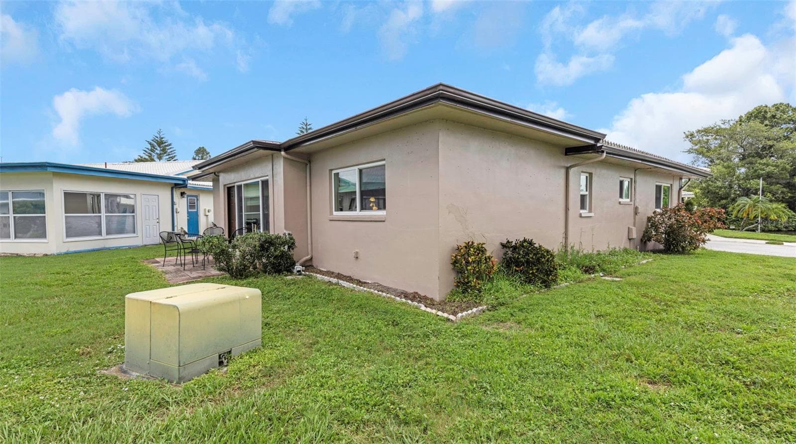 5355 Ferndale Pl N photo 4