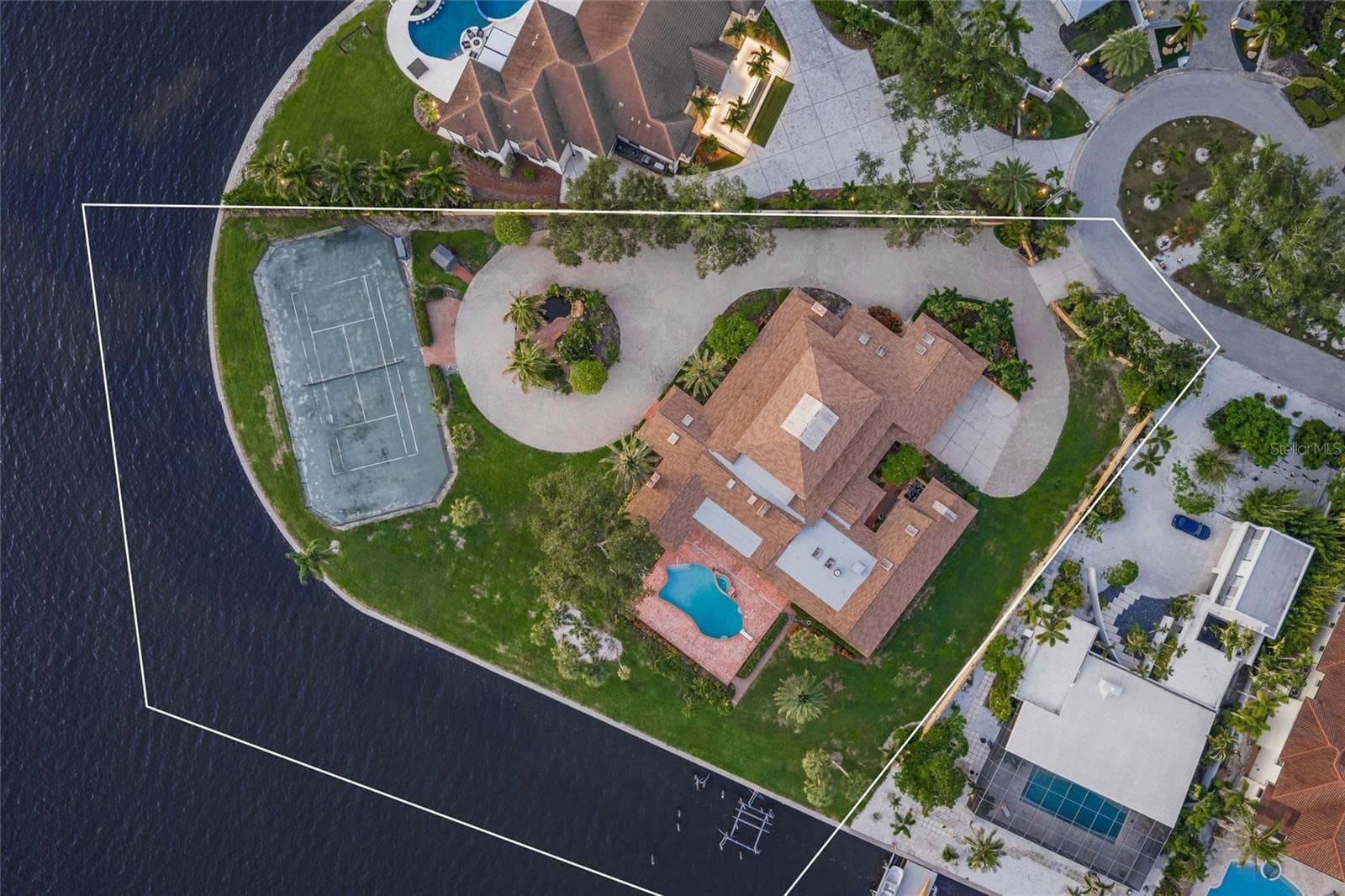 1136 N Lake Shore Dr photo 4