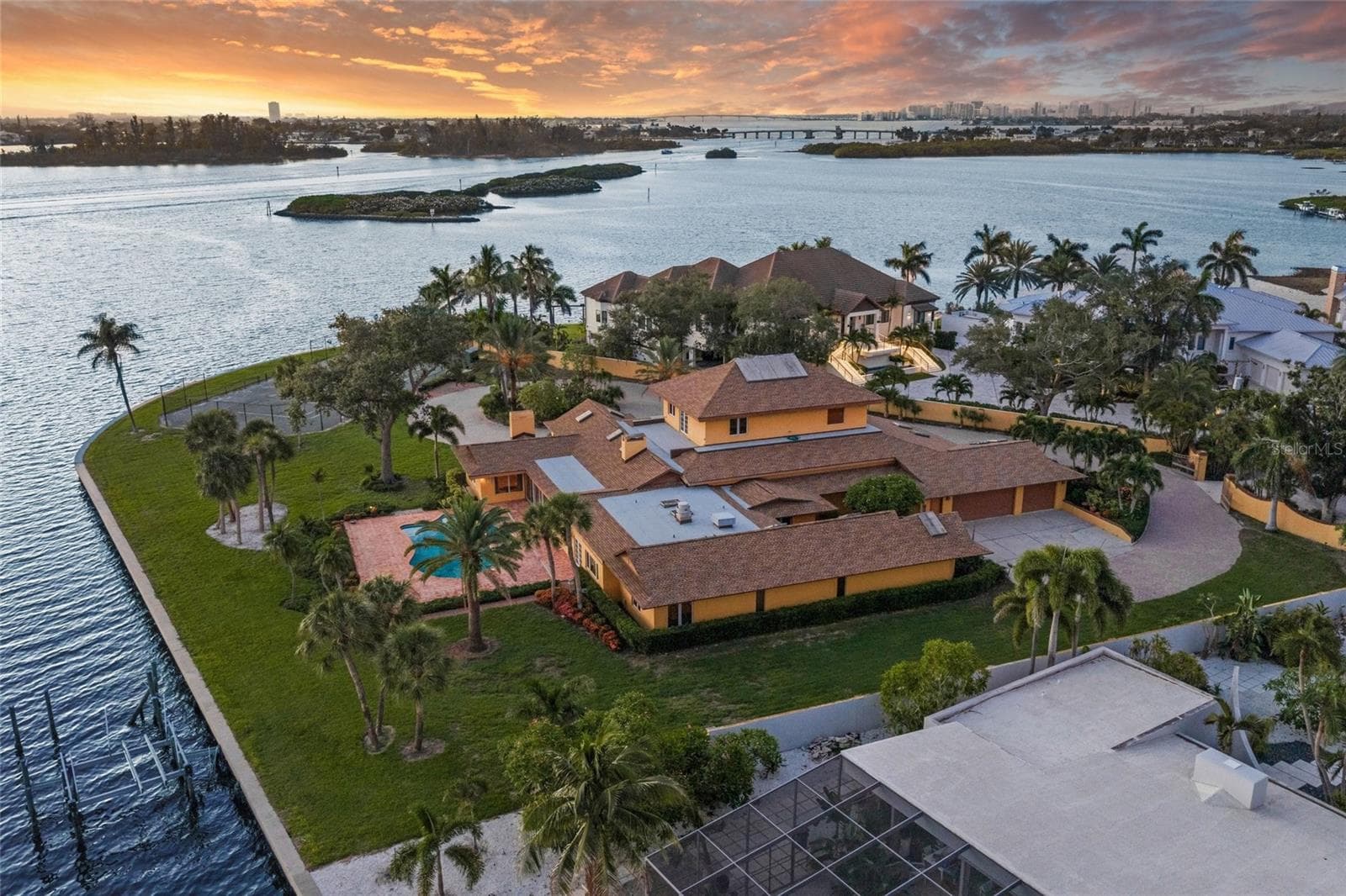 1136 N Lake Shore Dr photo 5
