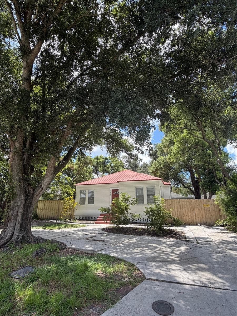 104 W Lambright St photo 3