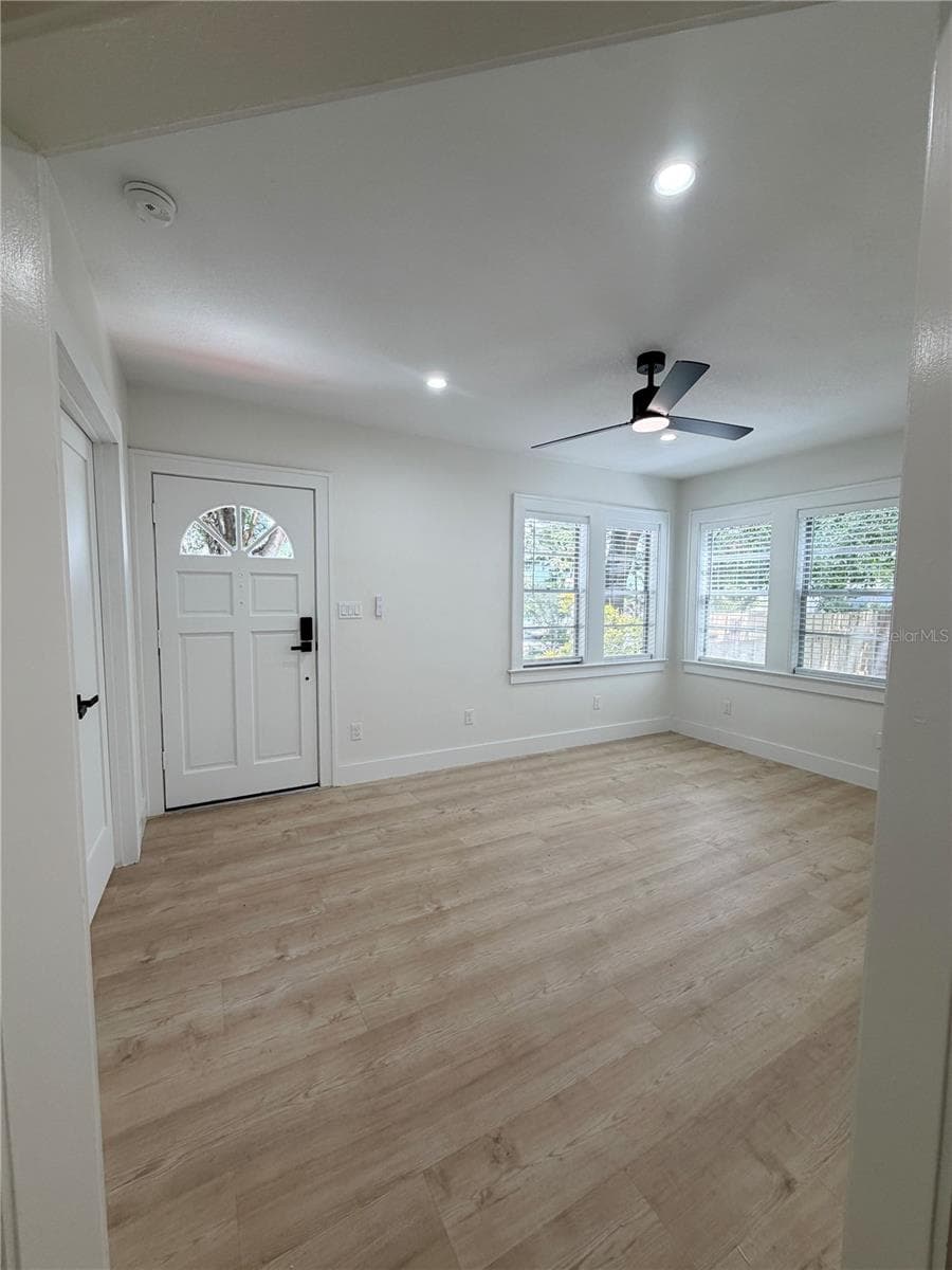 104 W Lambright St photo 5