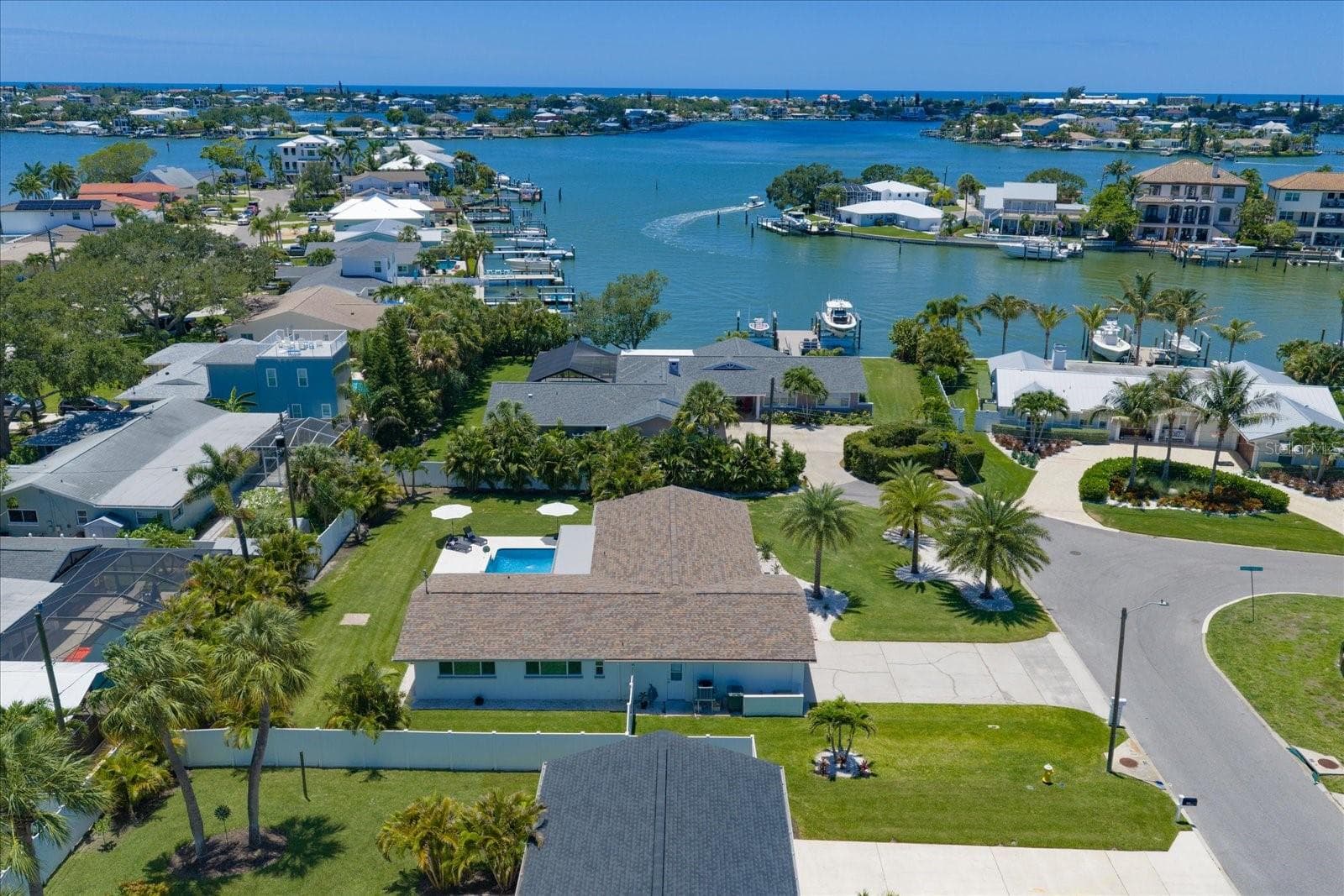 821 Jacaranda Dr photo 3