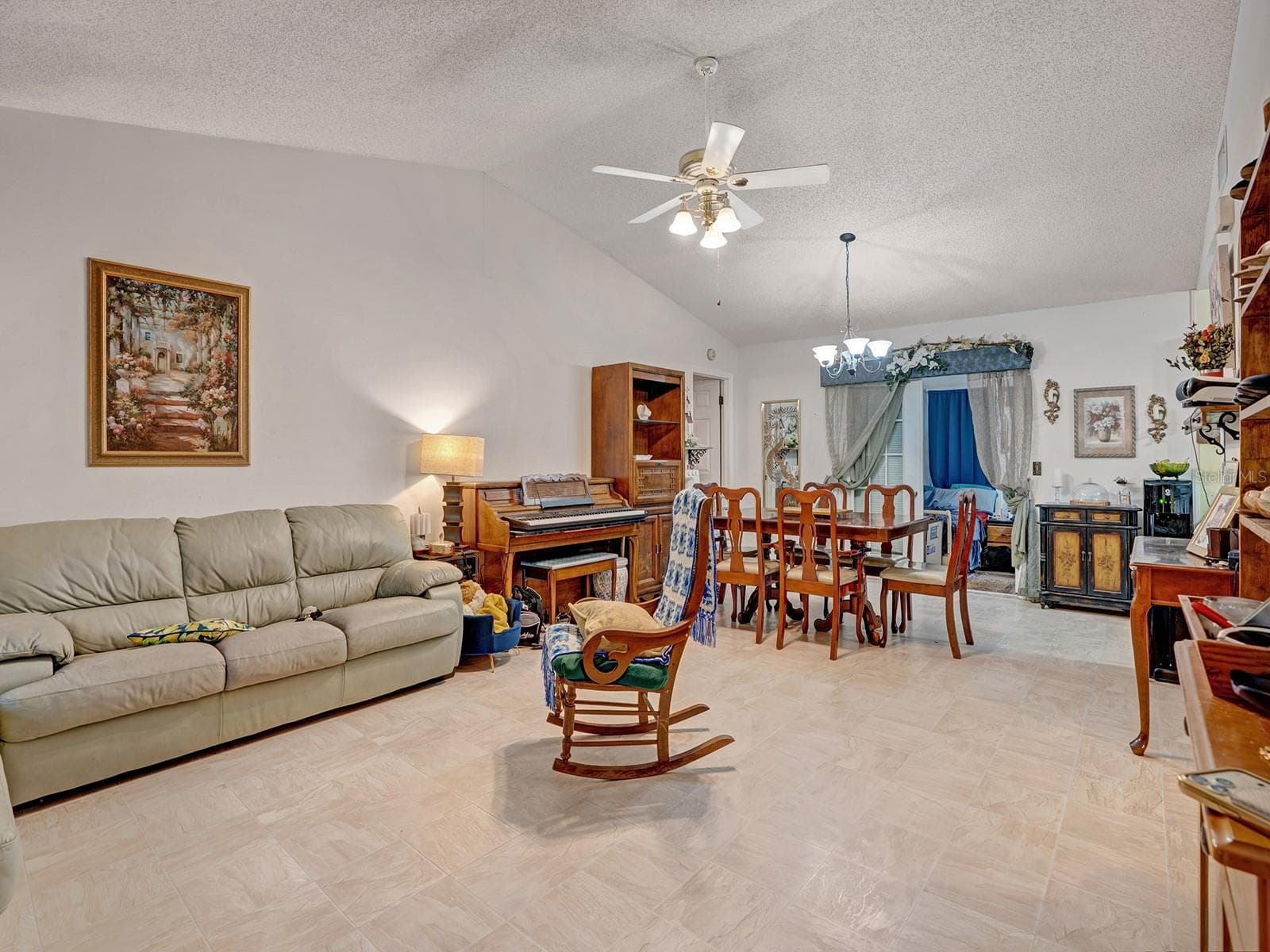 10227 Gifford Dr photo 2