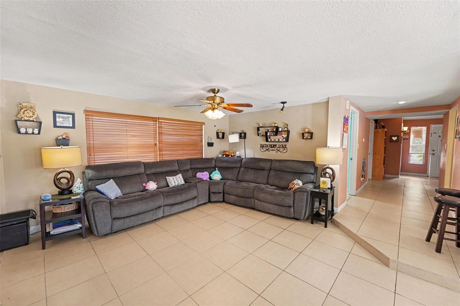 9537 Crestview St photo 2