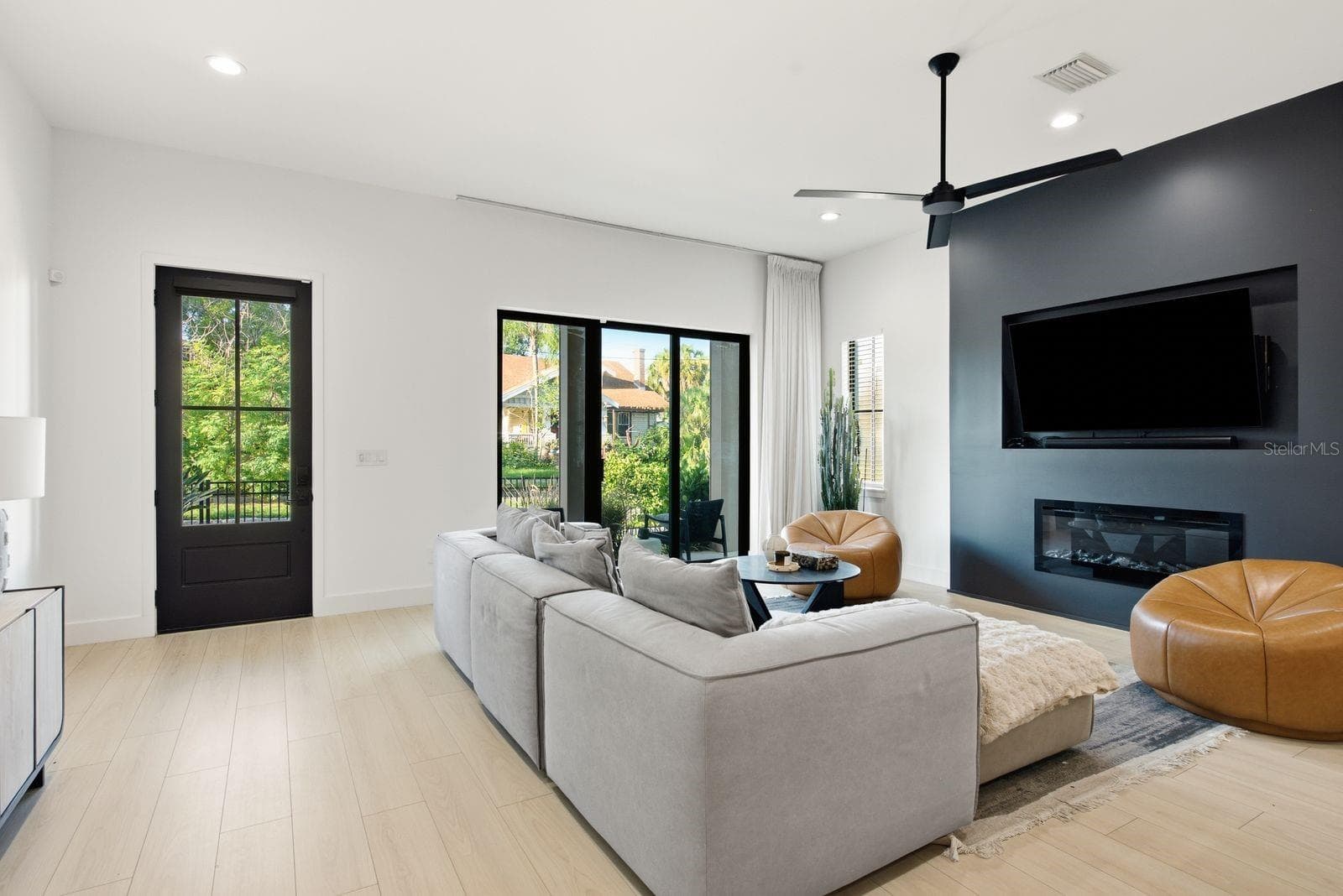 501 W Warren Ave #2 photo 3