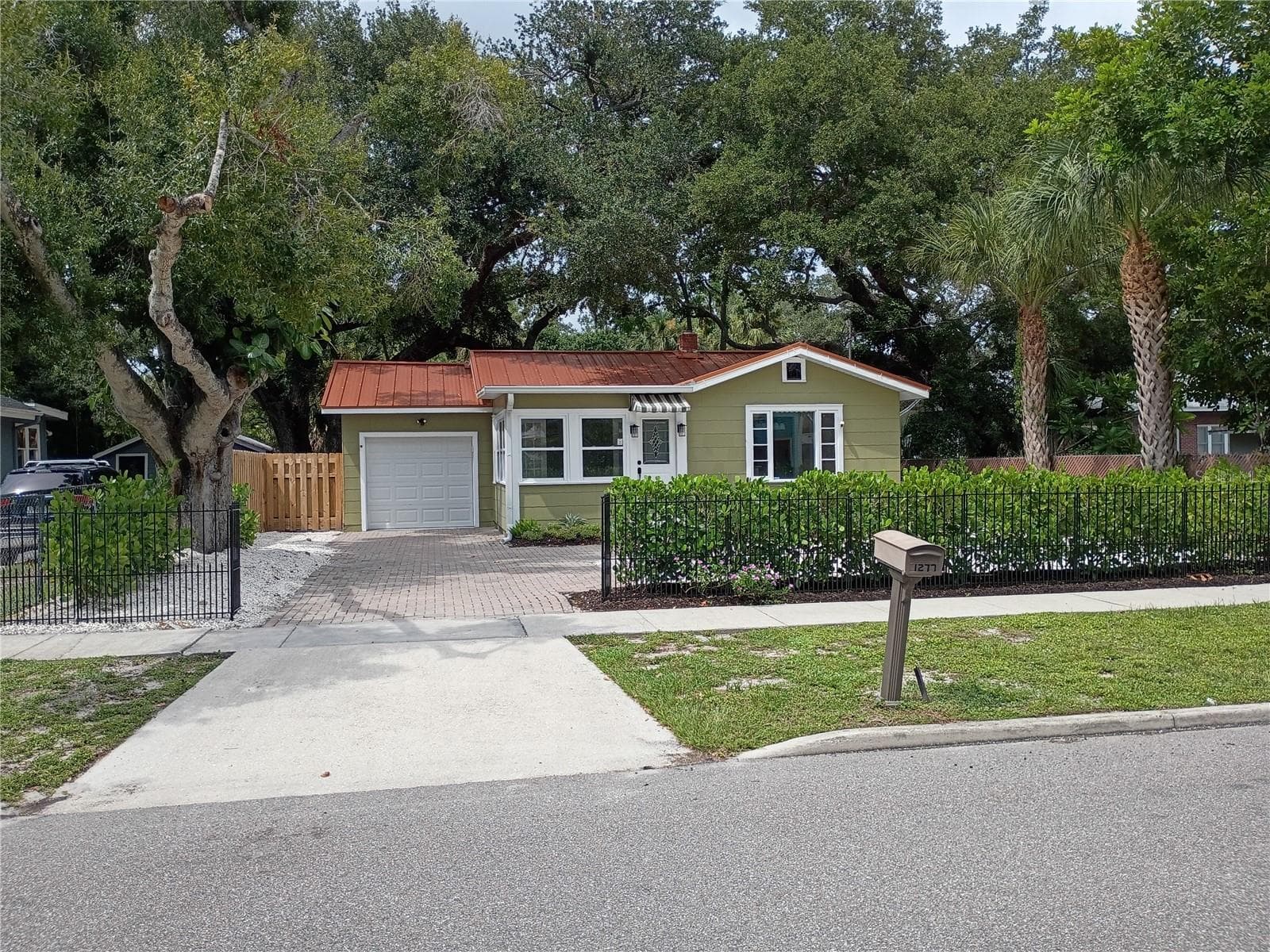 1277 17th St photo 2