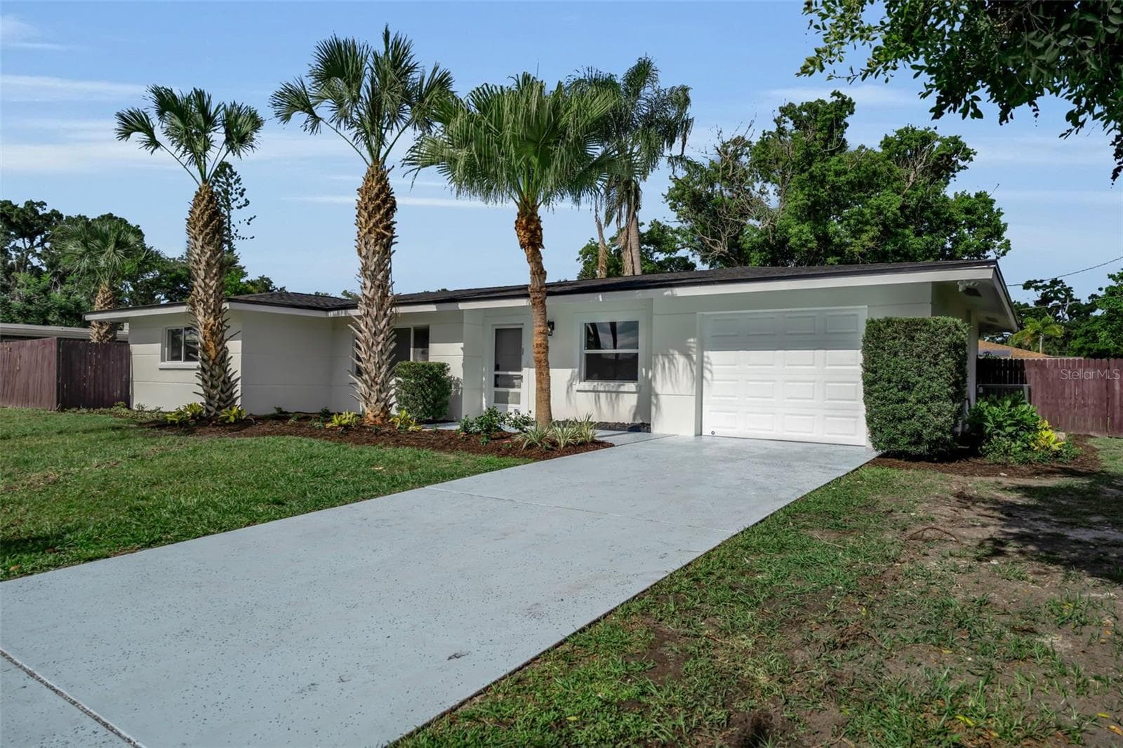 2769 Wisteria Pl photo 2
