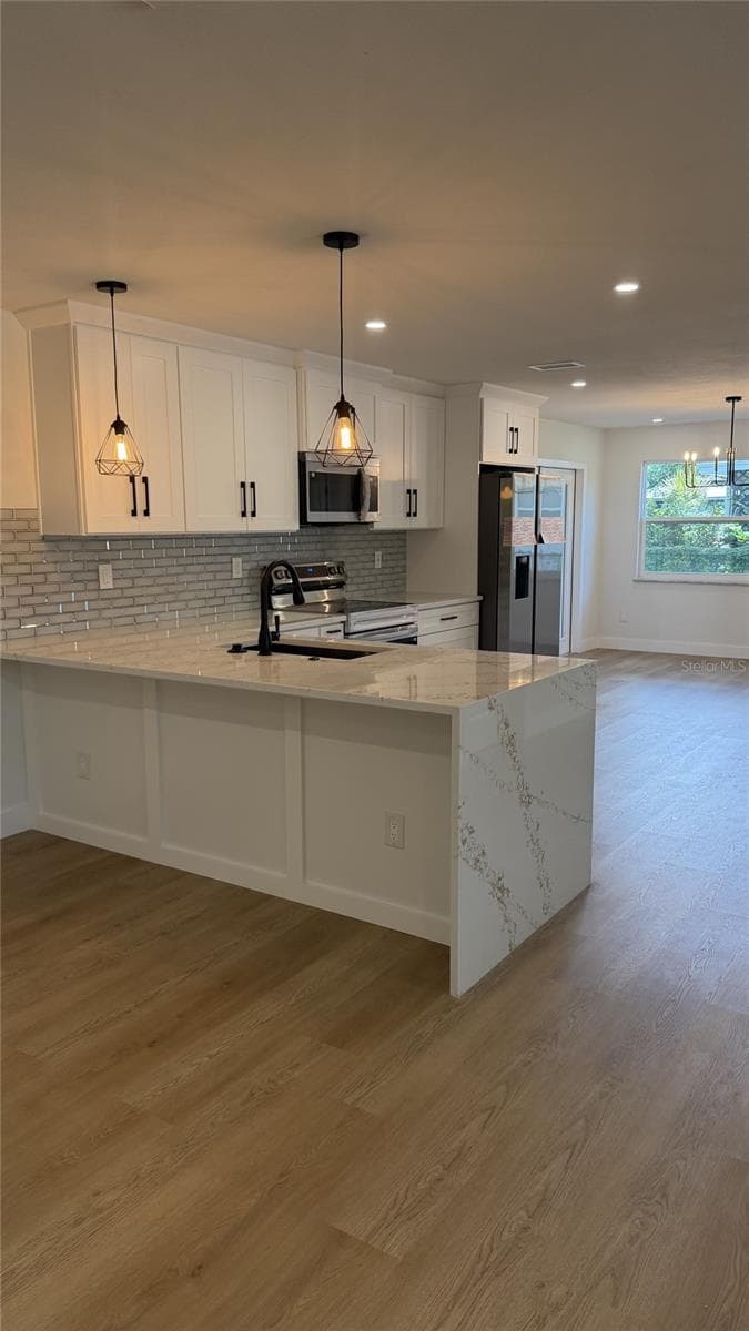 1421 Heather Dr photo 2