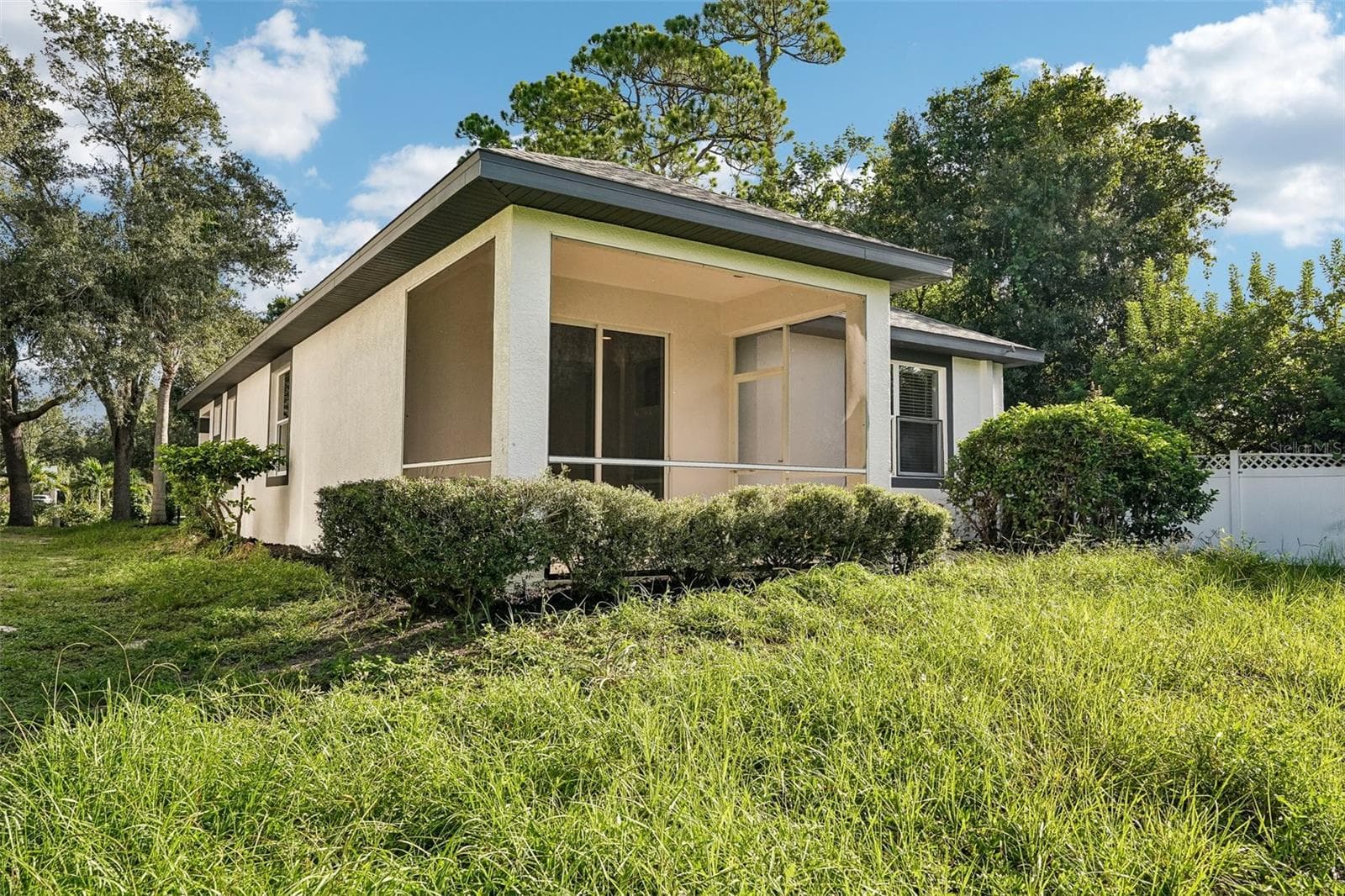 1468 Daryl Dr photo 2