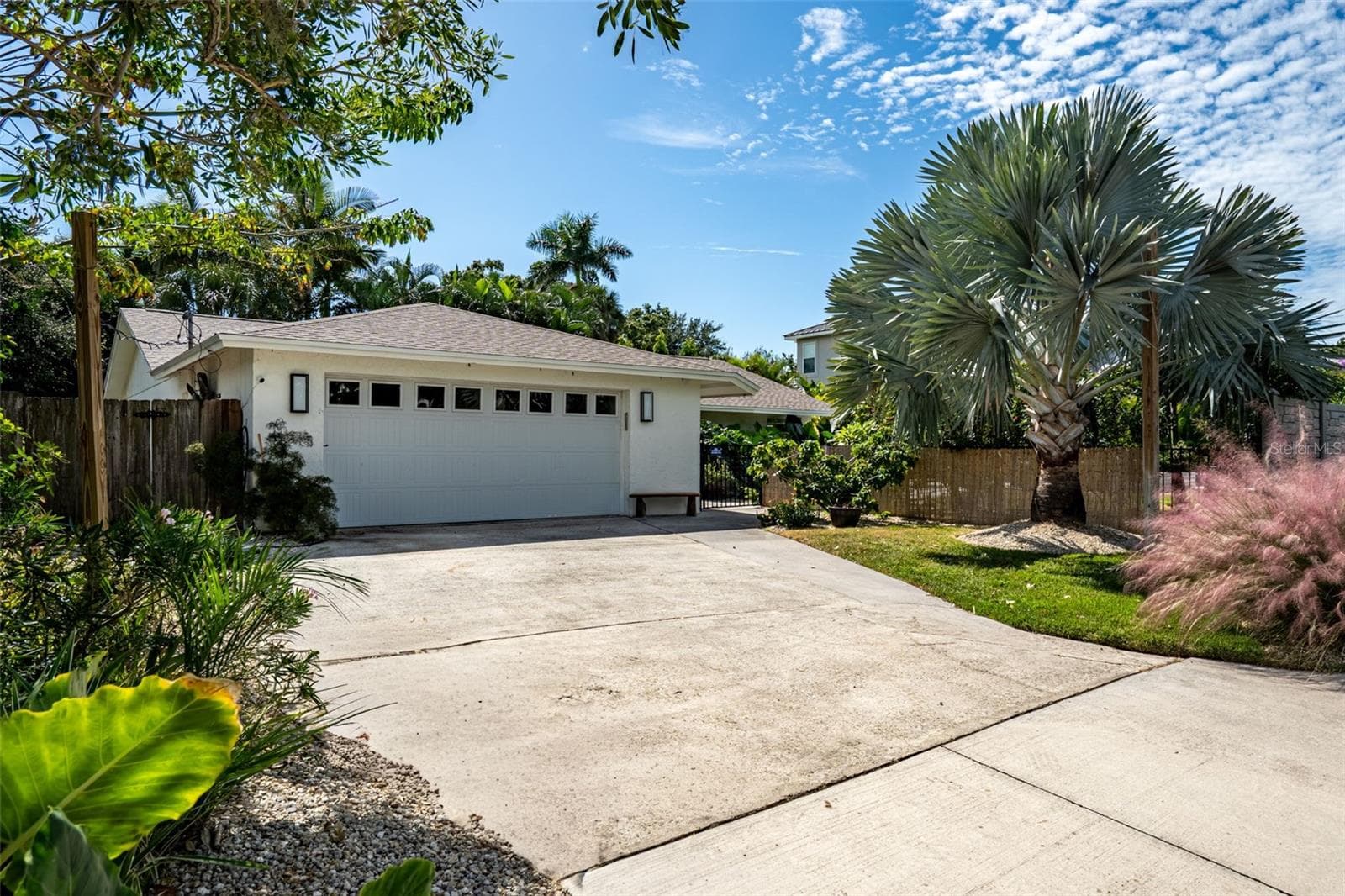 1750 Alta Vista St photo 2