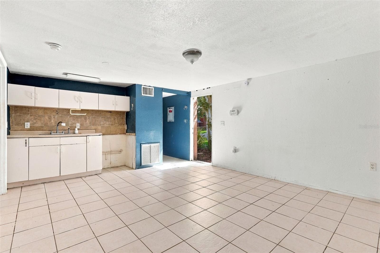 1672 10th St photo 3