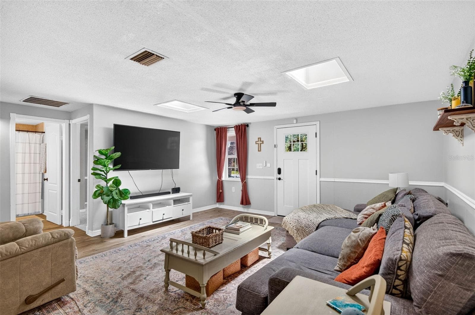 7235 Astor Dr photo 4