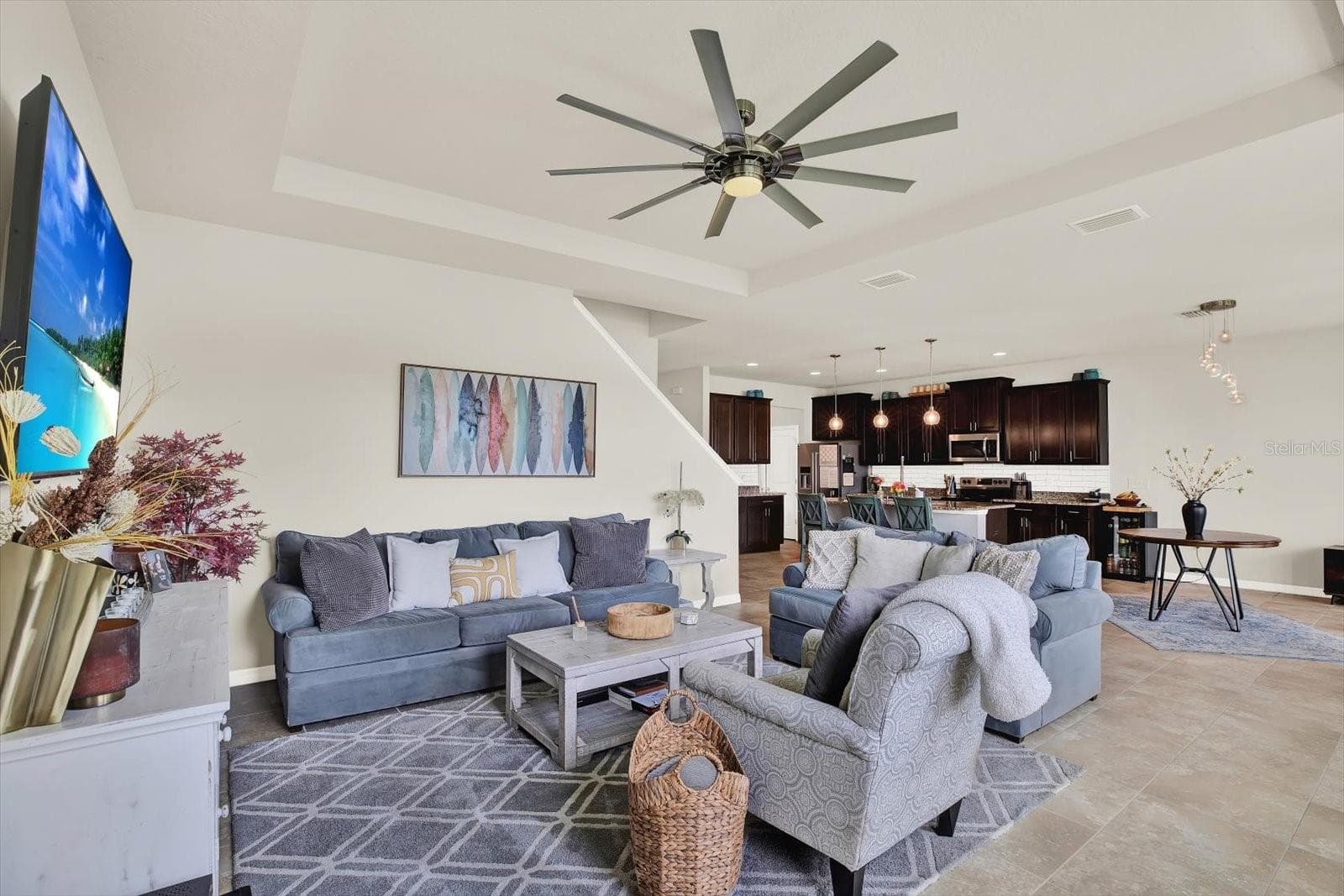 6723 Devesta Loop photo 4