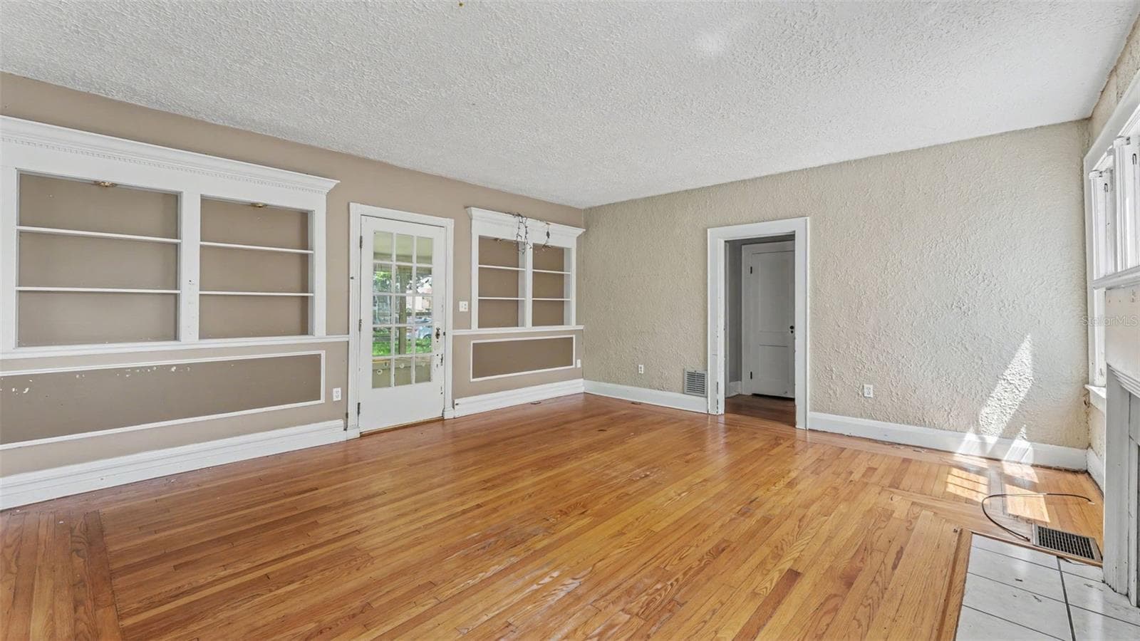 2406 Fairmount Ave photo 4