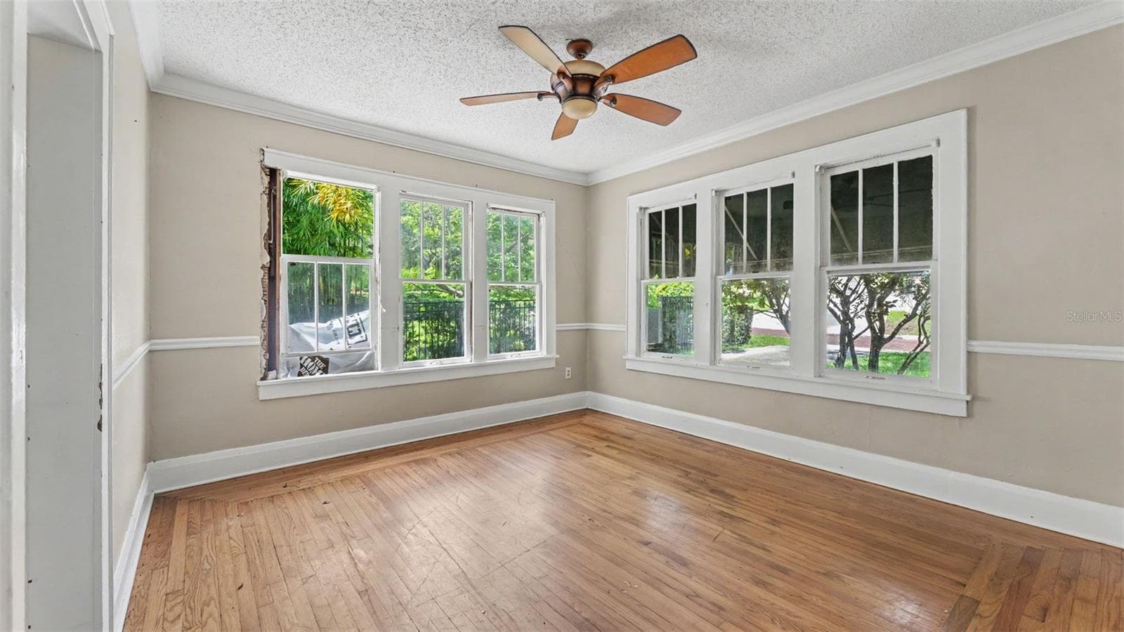2406 Fairmount Ave photo 5
